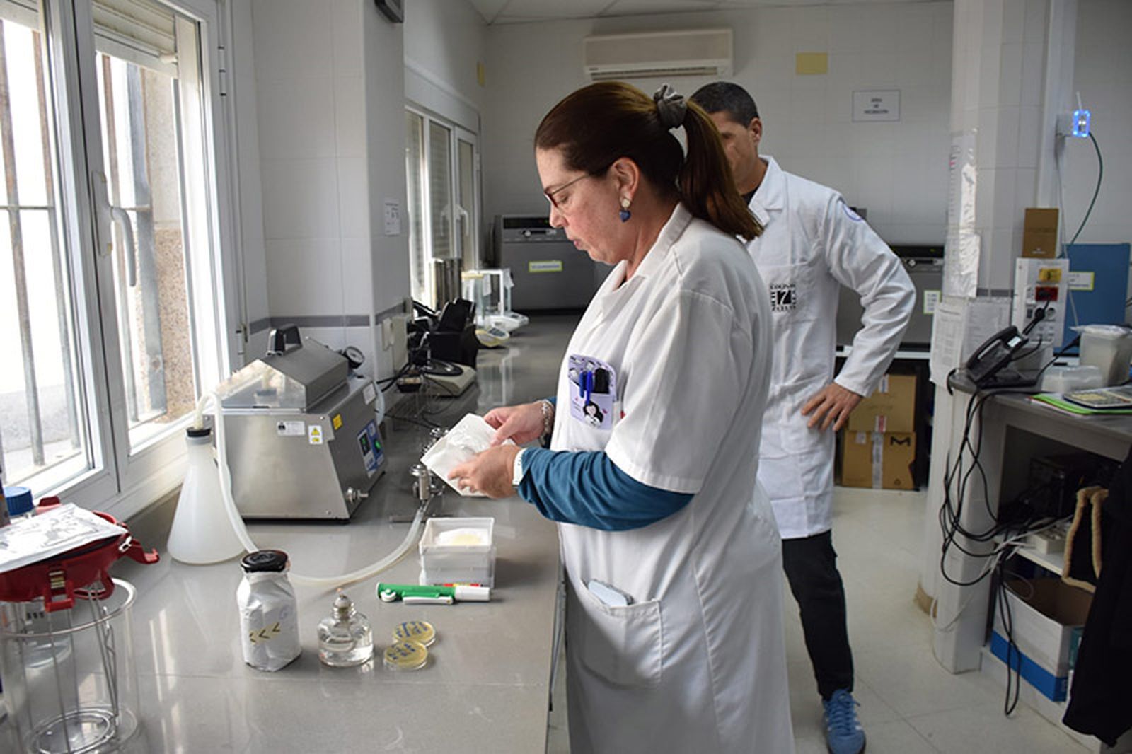 Personal del centro, en pleno trabajo/FOTO NICOL'S