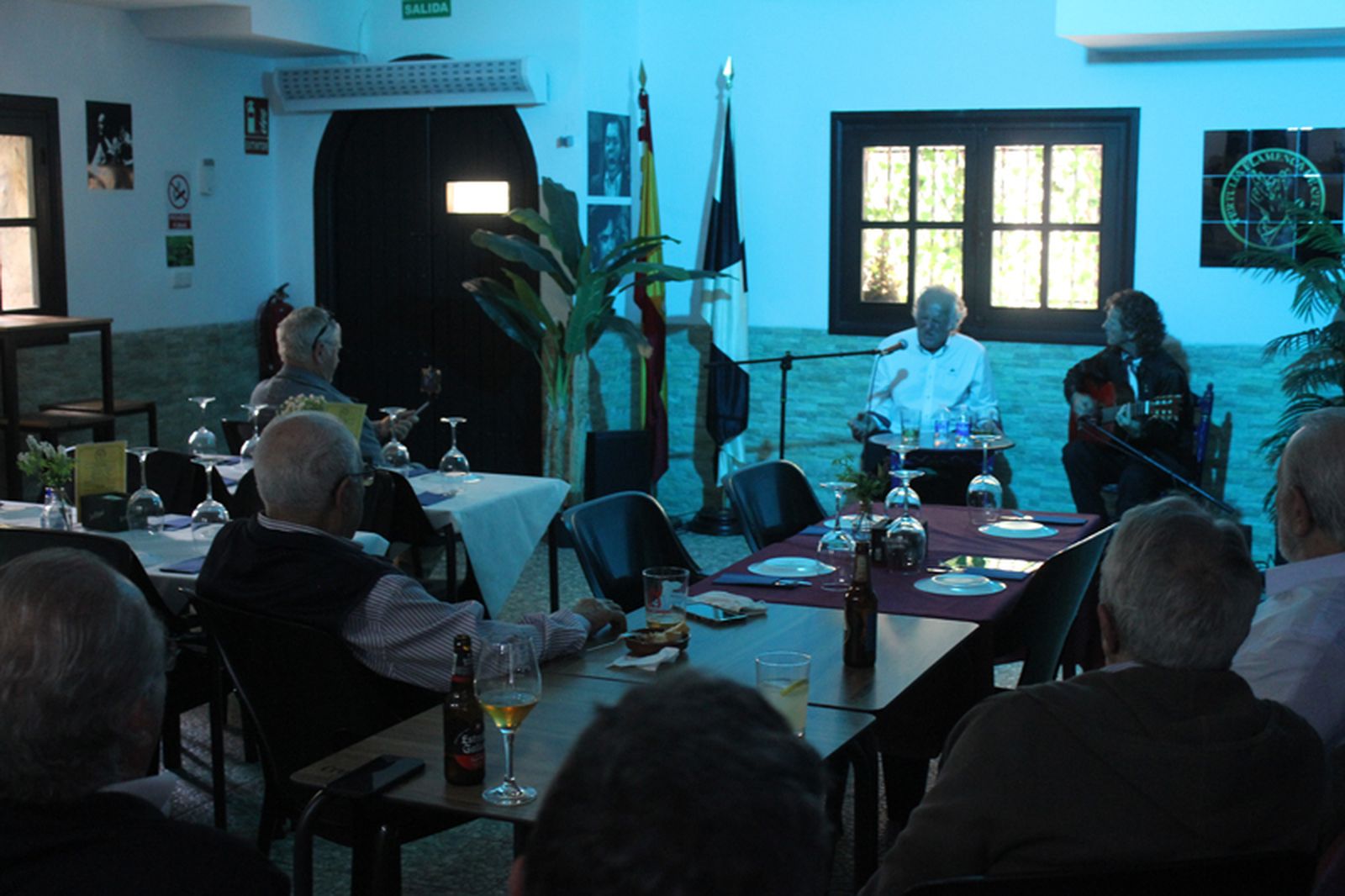 Cantes abandolaos en la Tertulia de Antonio ‘el Hueso’ y al toque José Carlos Torres. / FOTO S.C.