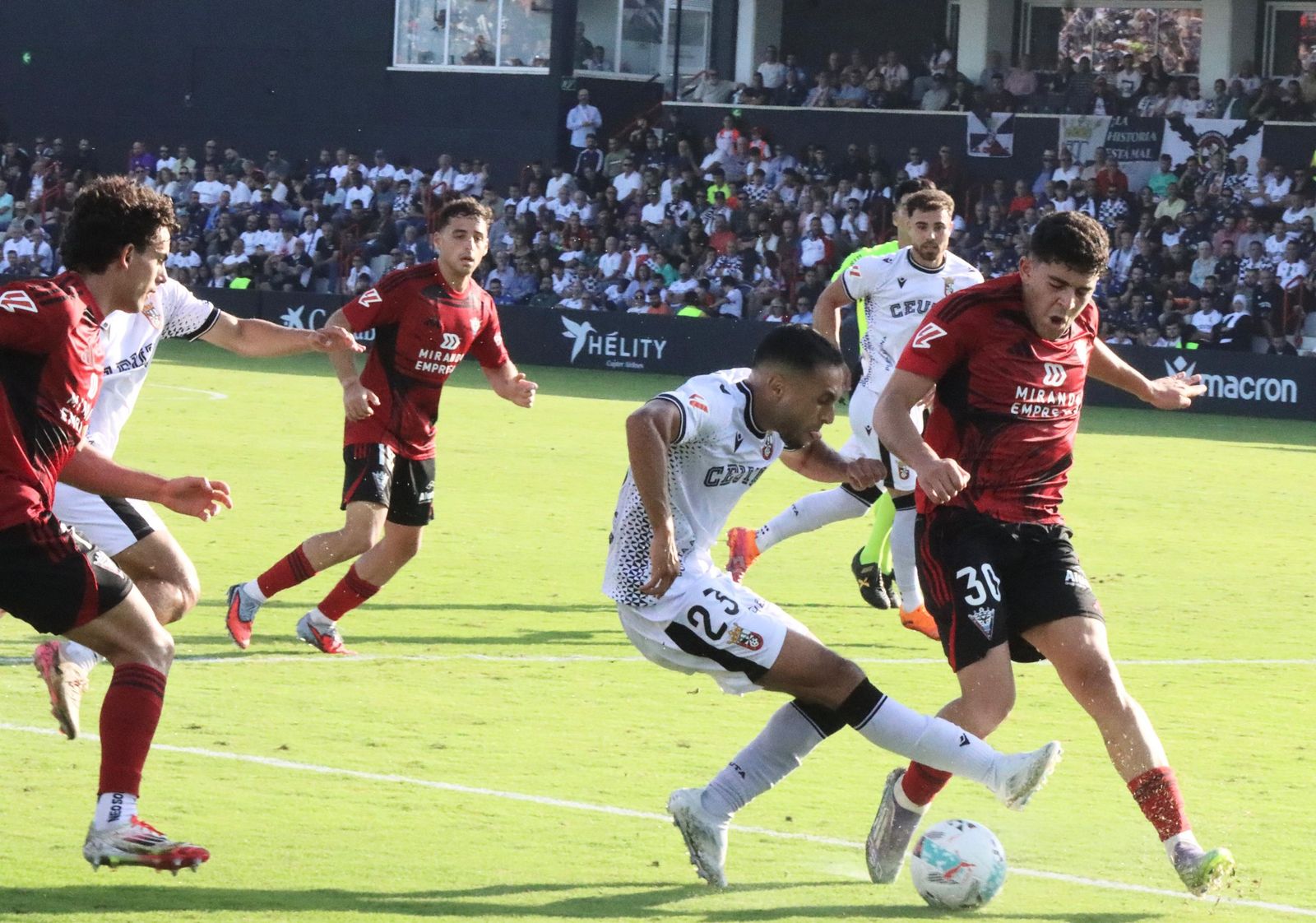 El Ceuta pone la directa ante el Mirandés: resumen en fotos