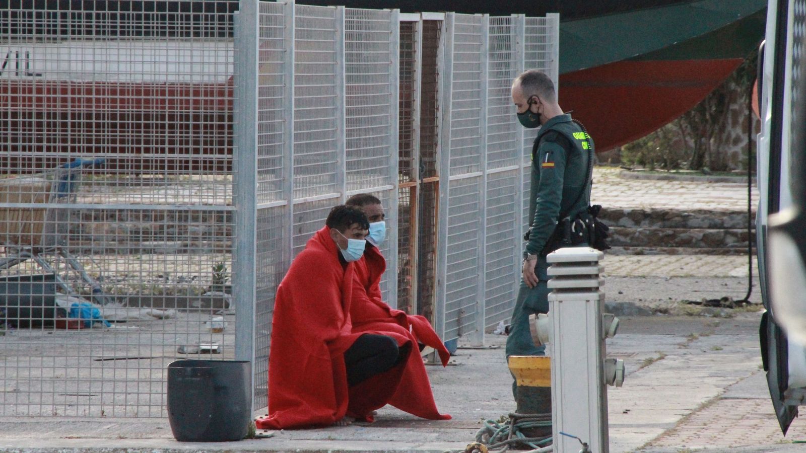 Dos nadadores marroquíes recién llegados a Ceuta en una imagen de archivo
