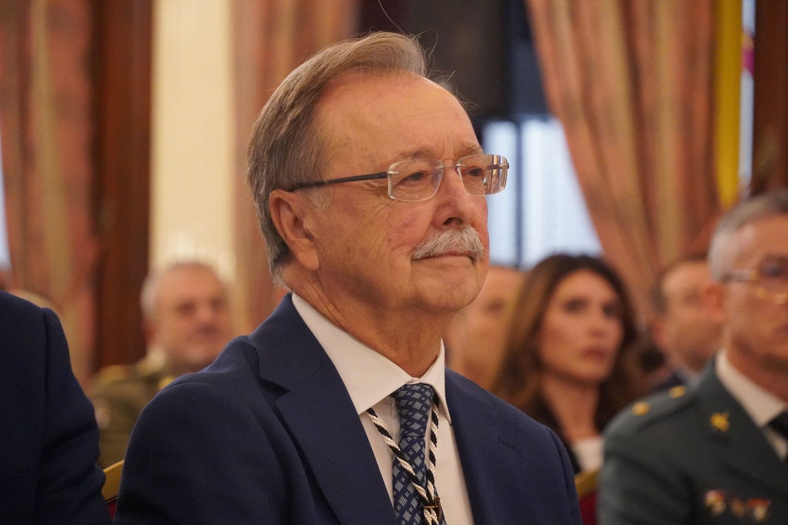 Así ha sido la imposición de la Medalla de Plata de la Ciudad a Caballería