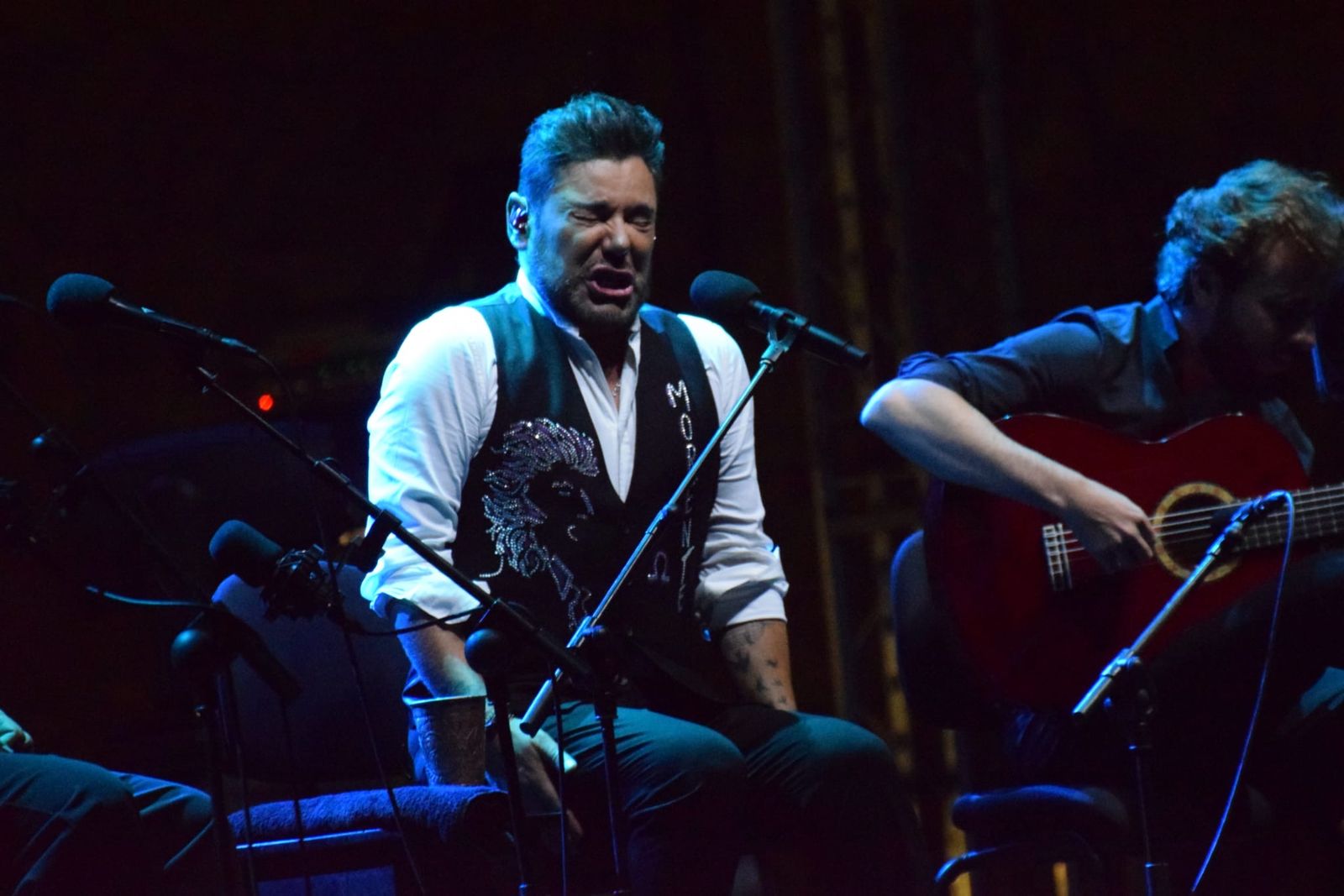 Miguel Poveda llena de poderío las Murallas en la noche más flamenca del año