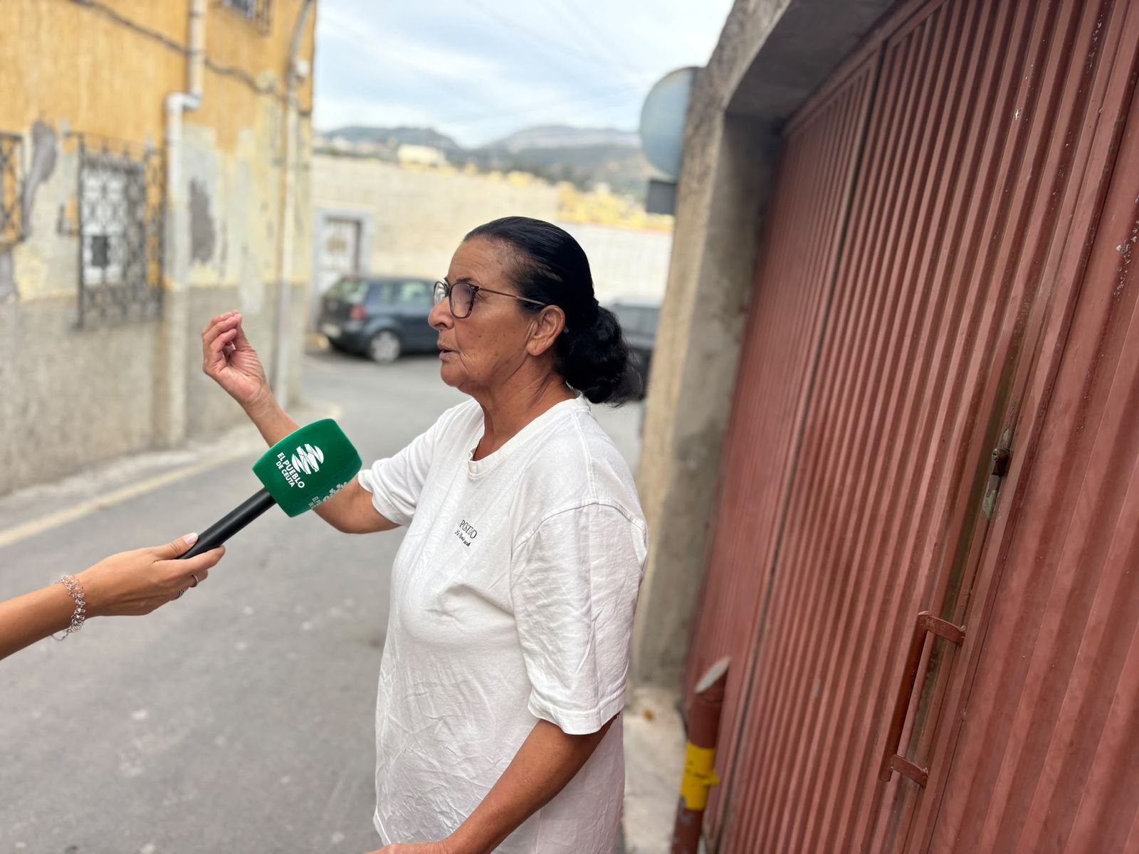 Los Rosales estalla tras 70 días de abandono y exige una solución para los migrantes que siguen en sus calles