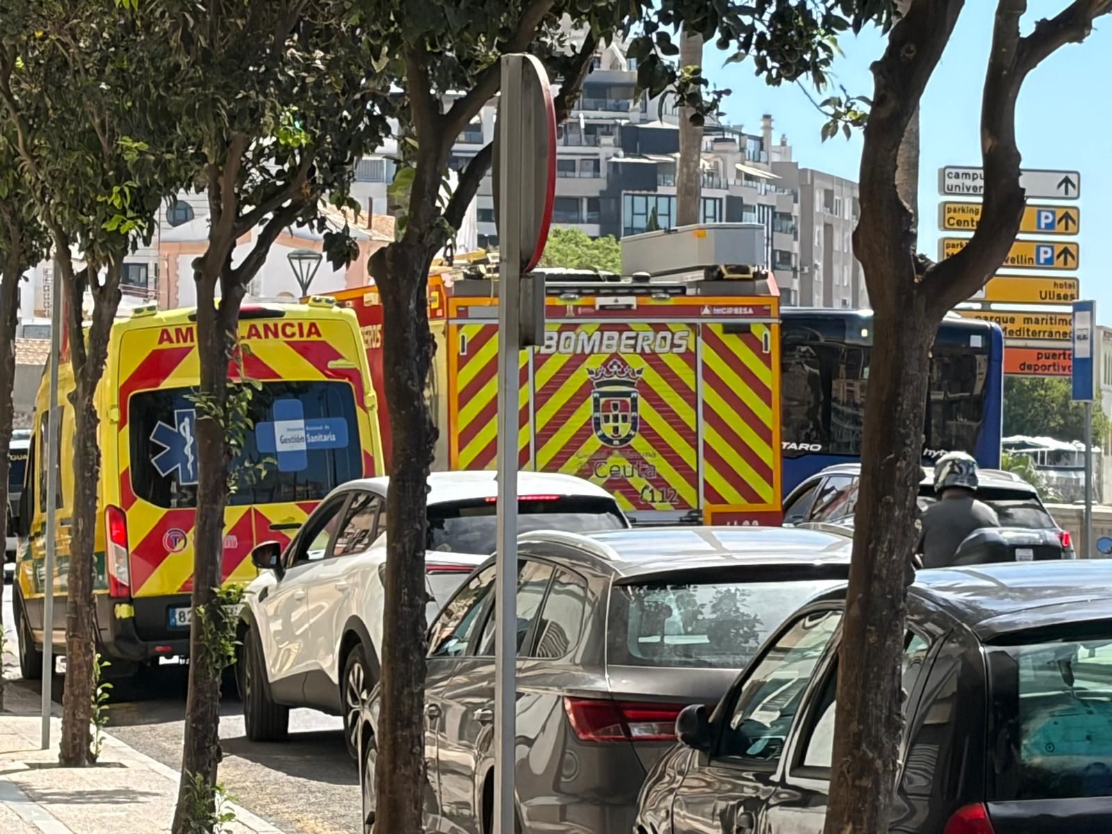 Camión de bomberos del SEIS mientras acudía a la zona del incendio.