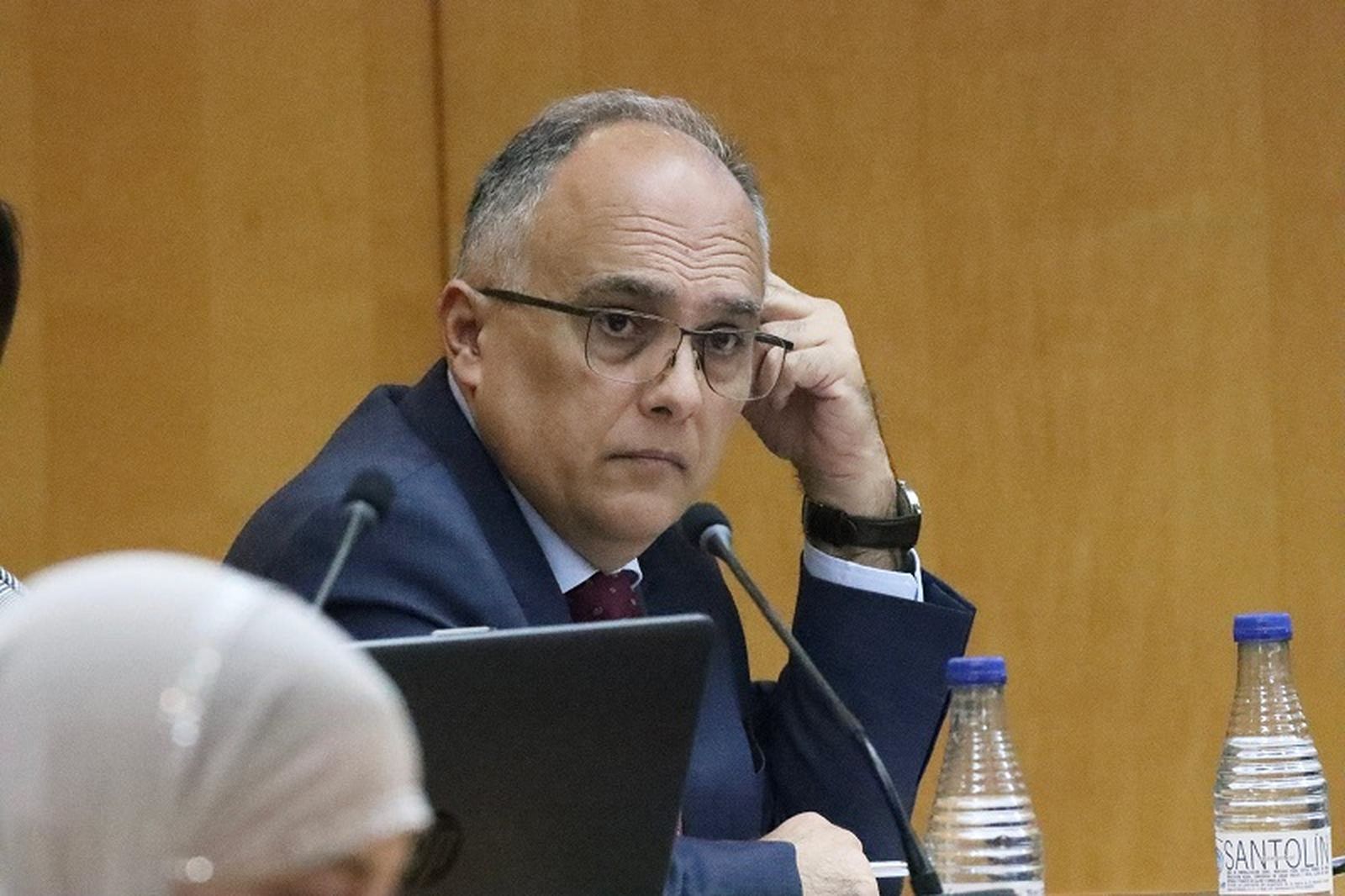 El consejero de Presidencia y Gobernación, Alberto Gaitán, durante el pleno de este viernes. / FOTO REDUAN