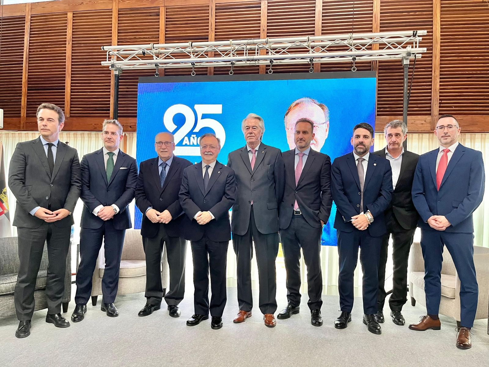 Imagen de la celebración de los 25 años de Juan Vivas como presidente.