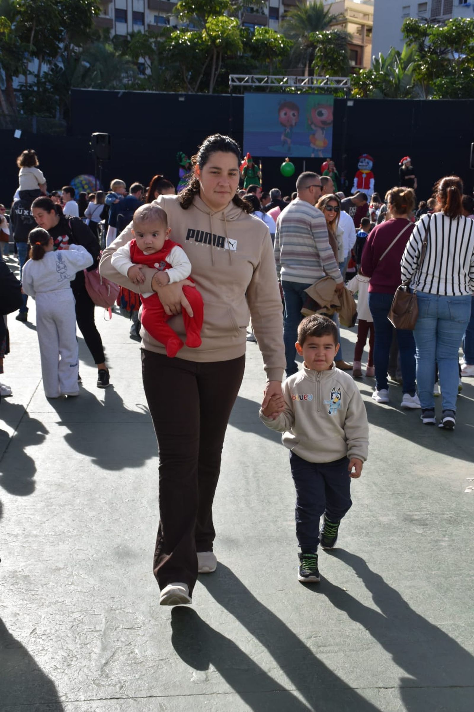 La Navidad llega a la Marina con una fiesta infantil
