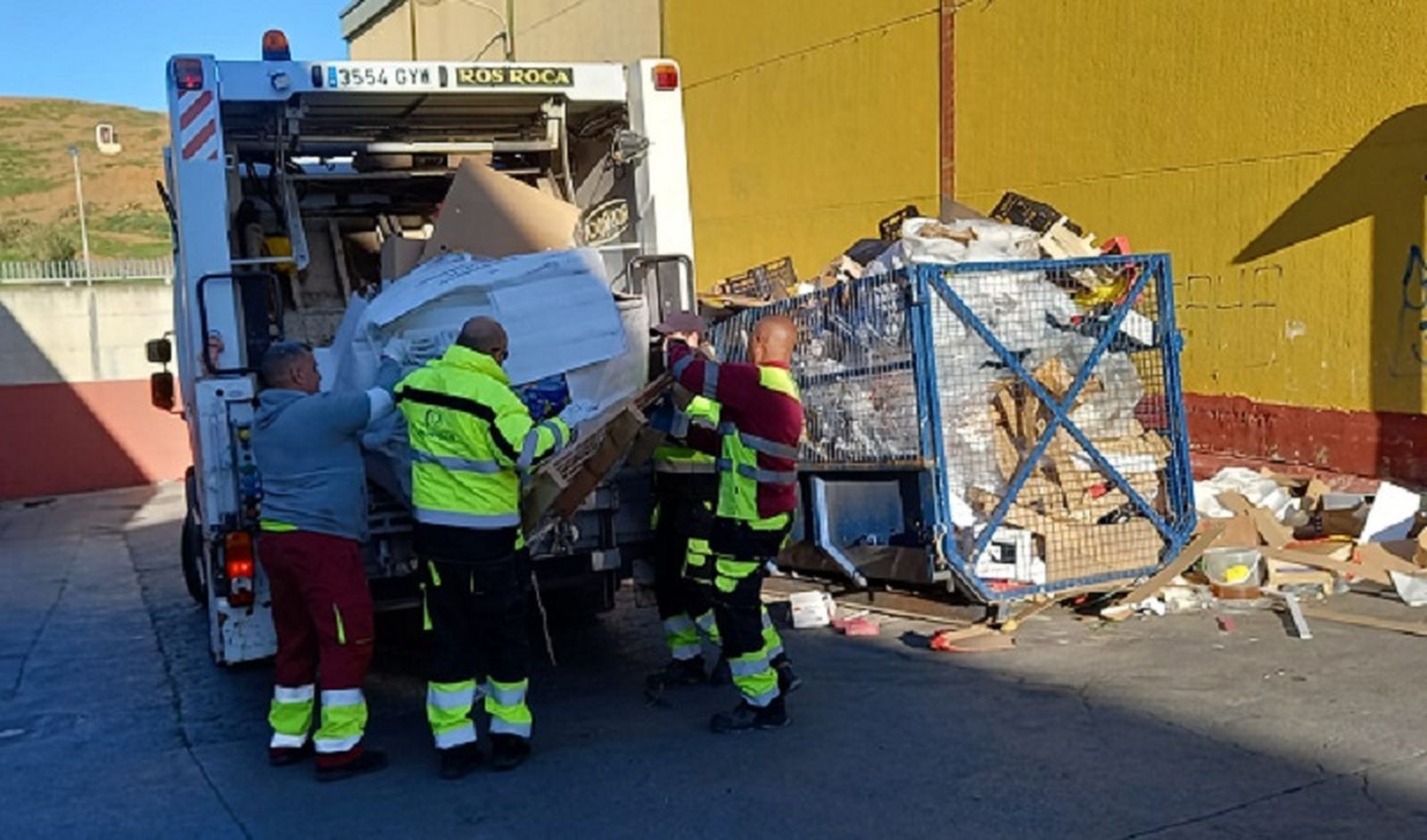 Labores periódicas de la brigada de Obimace del polígono del Tarajal | FOTO CEDIDA