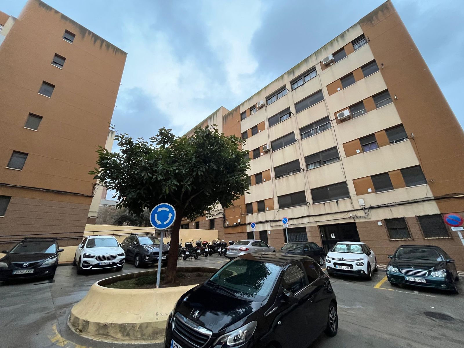Pisos militares ubicados en la subida de la Avenida Otero y que se están viendo afectados por las fuertes lluvias
