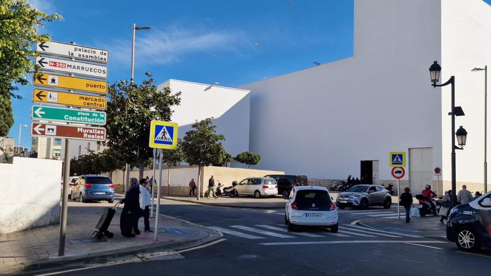 El nuevo semáforo se instalará en el cruce entre Colón y calle Padilla para regular el tráfico rodado. / FOTO S.D.A.