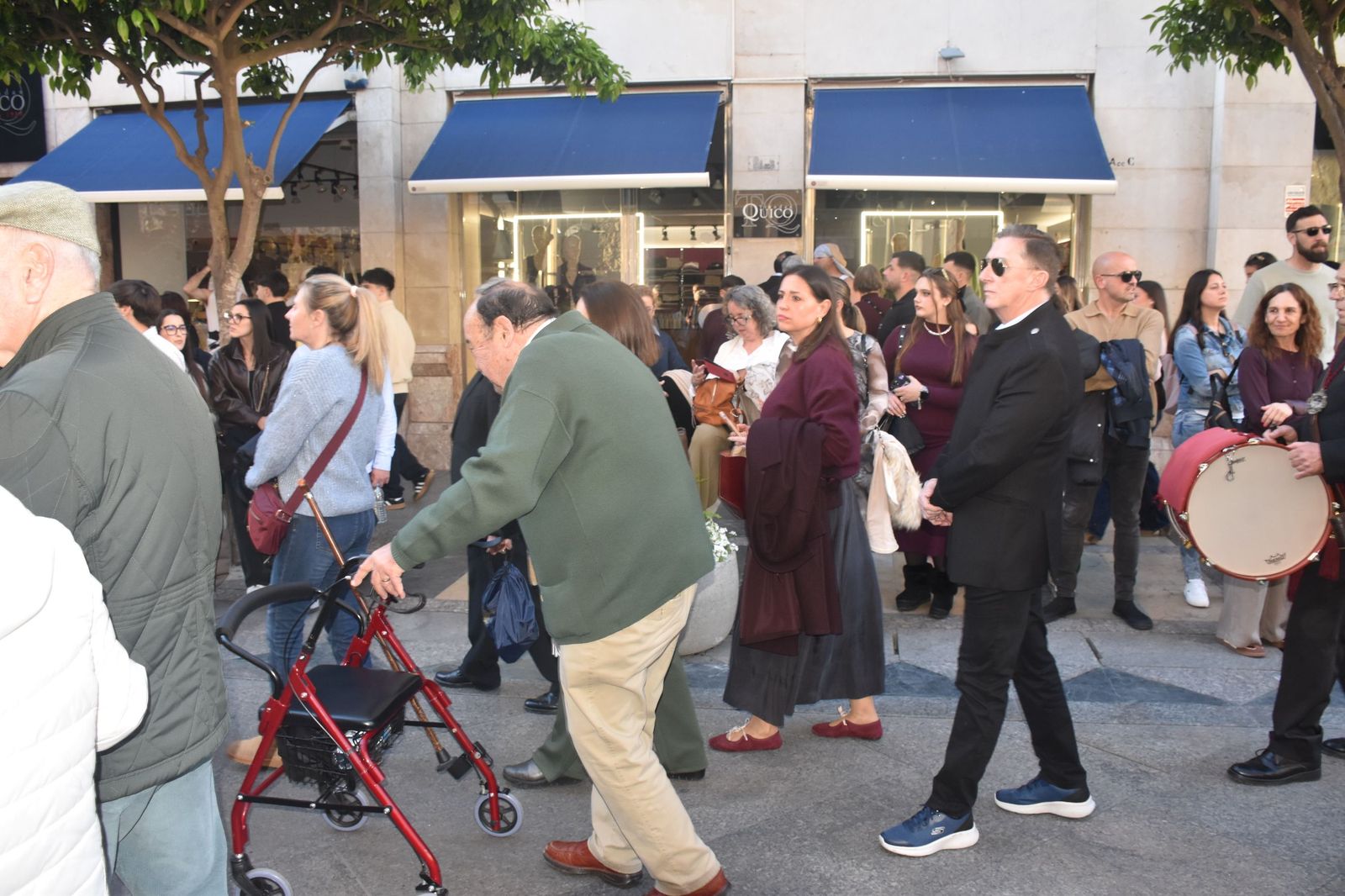 Aroma cofrade y estudiantil: Las Penas reina en el Jueves Santo