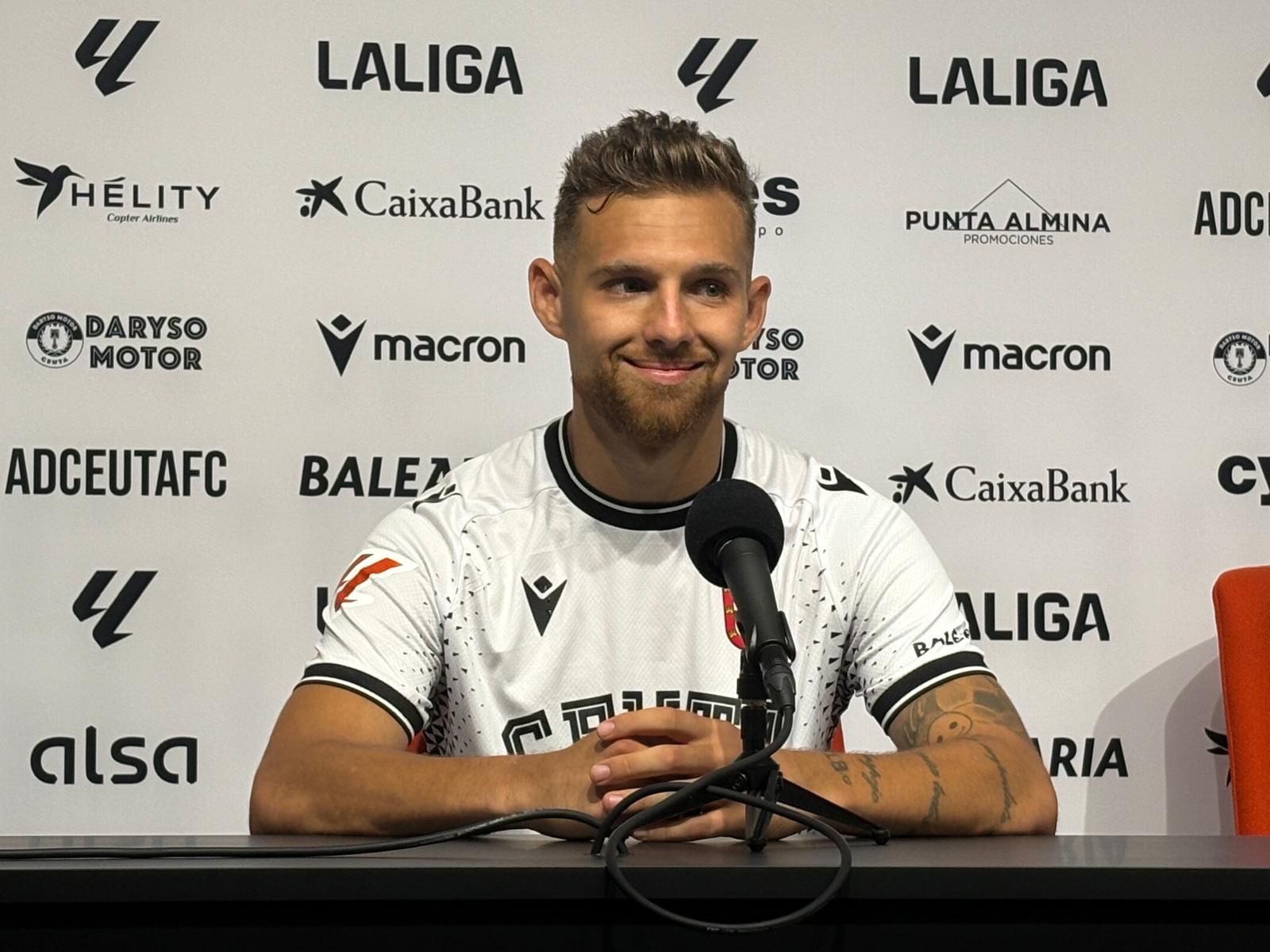 Diego González, central de la AD Ceuta FC