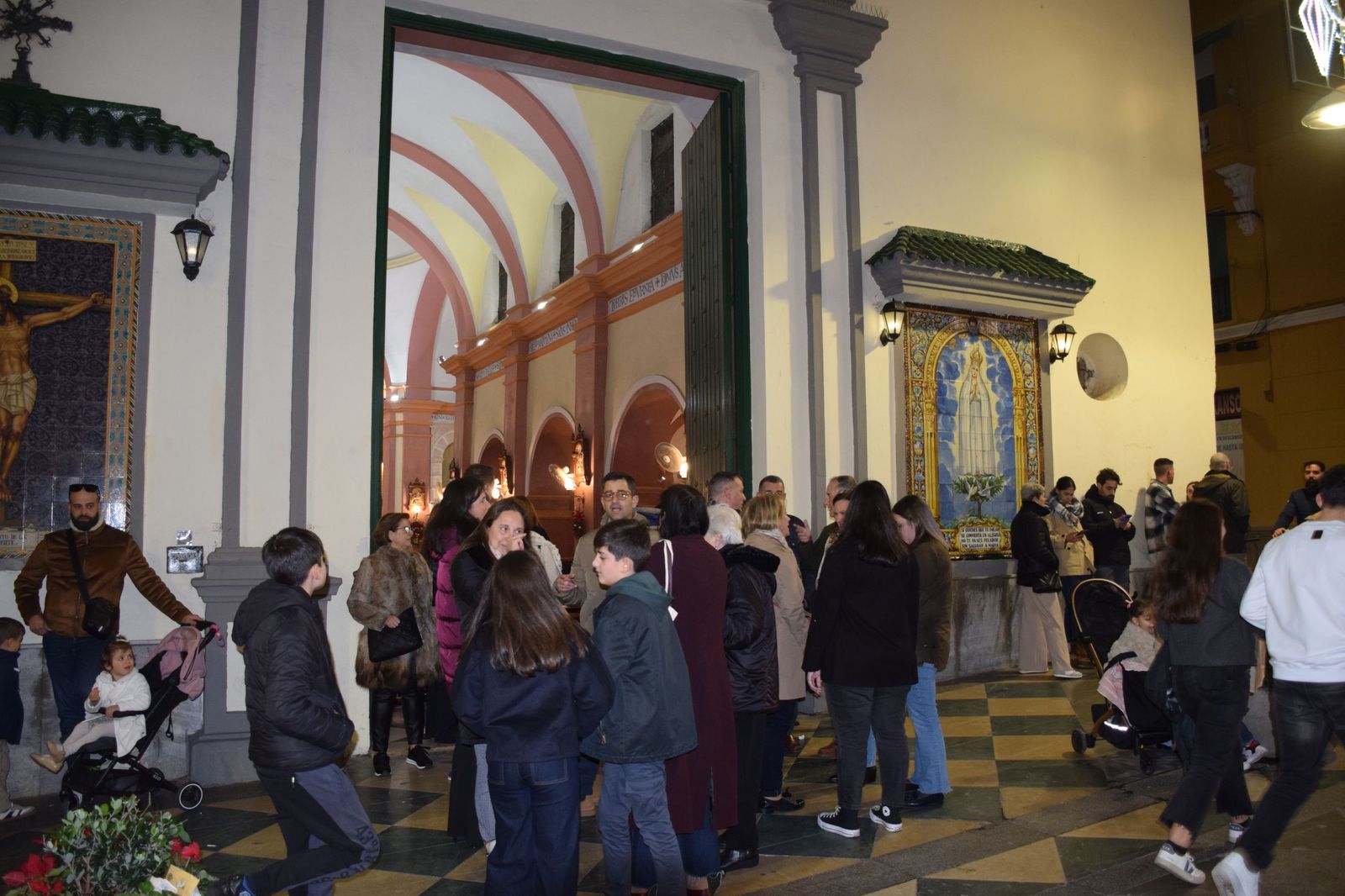 Los ceutíes se emocionan con la llegada de los Reyes Magos