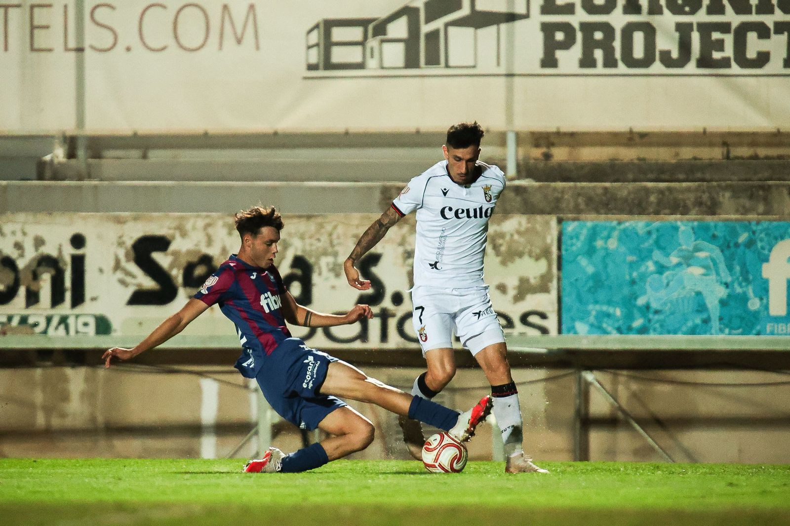 Victoria poco convicente del Ceuta ante el Poblense (1-2) para avanzar en Copa