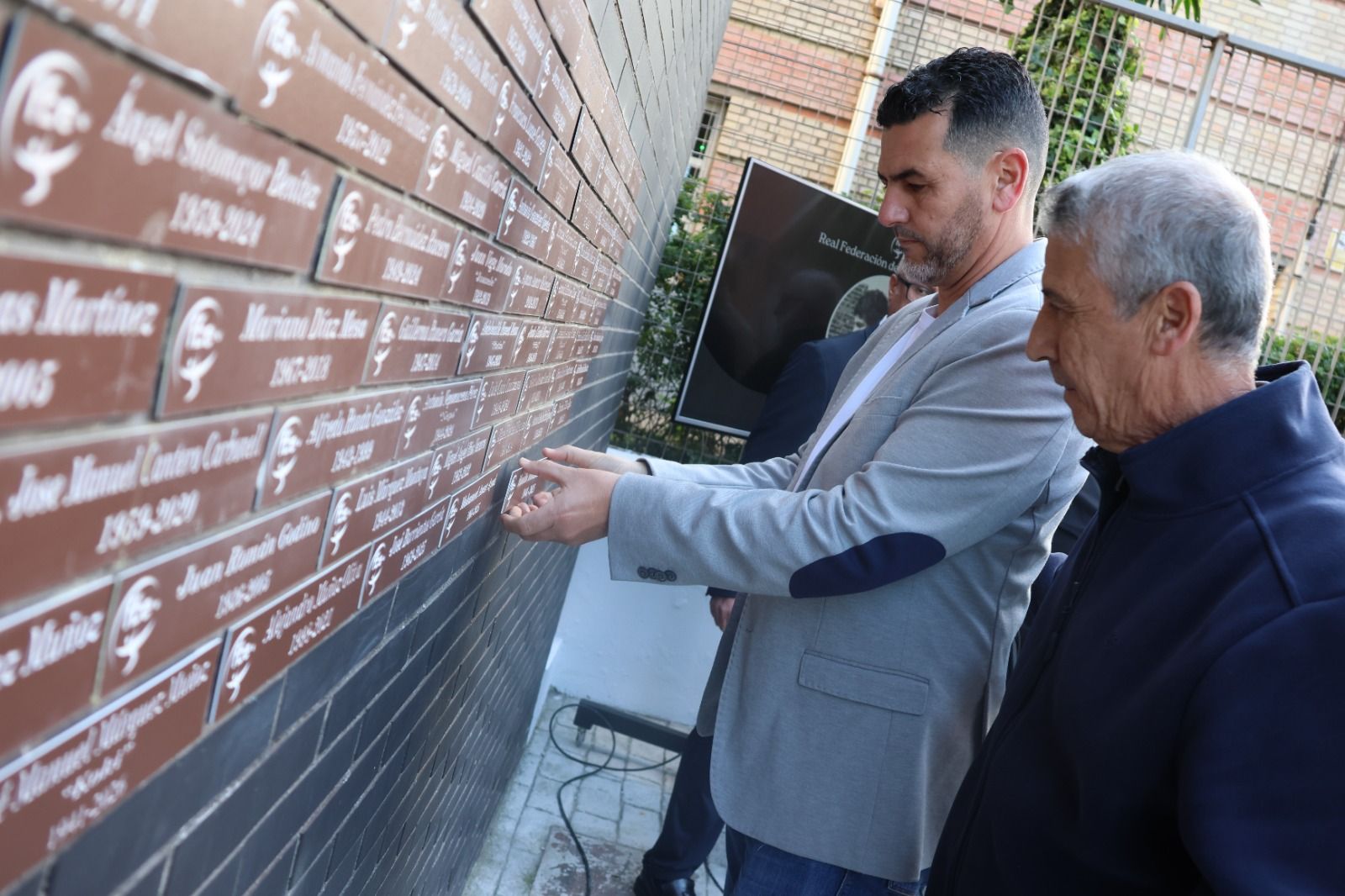 Sentido homenaje de la RFFCE a personas que dejaron huellas en el fútbol