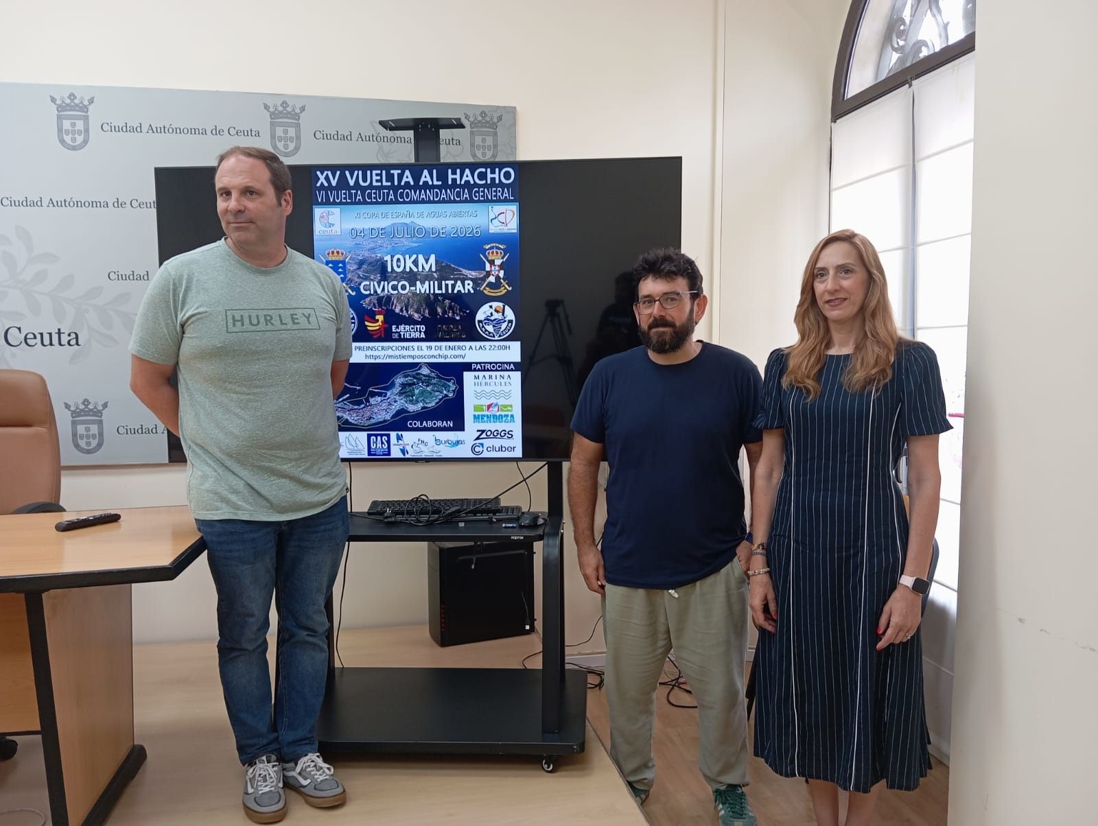 Ceuta se prepara para la Vuelta al Hacho más internacional con 300 nadadores y récord de participación