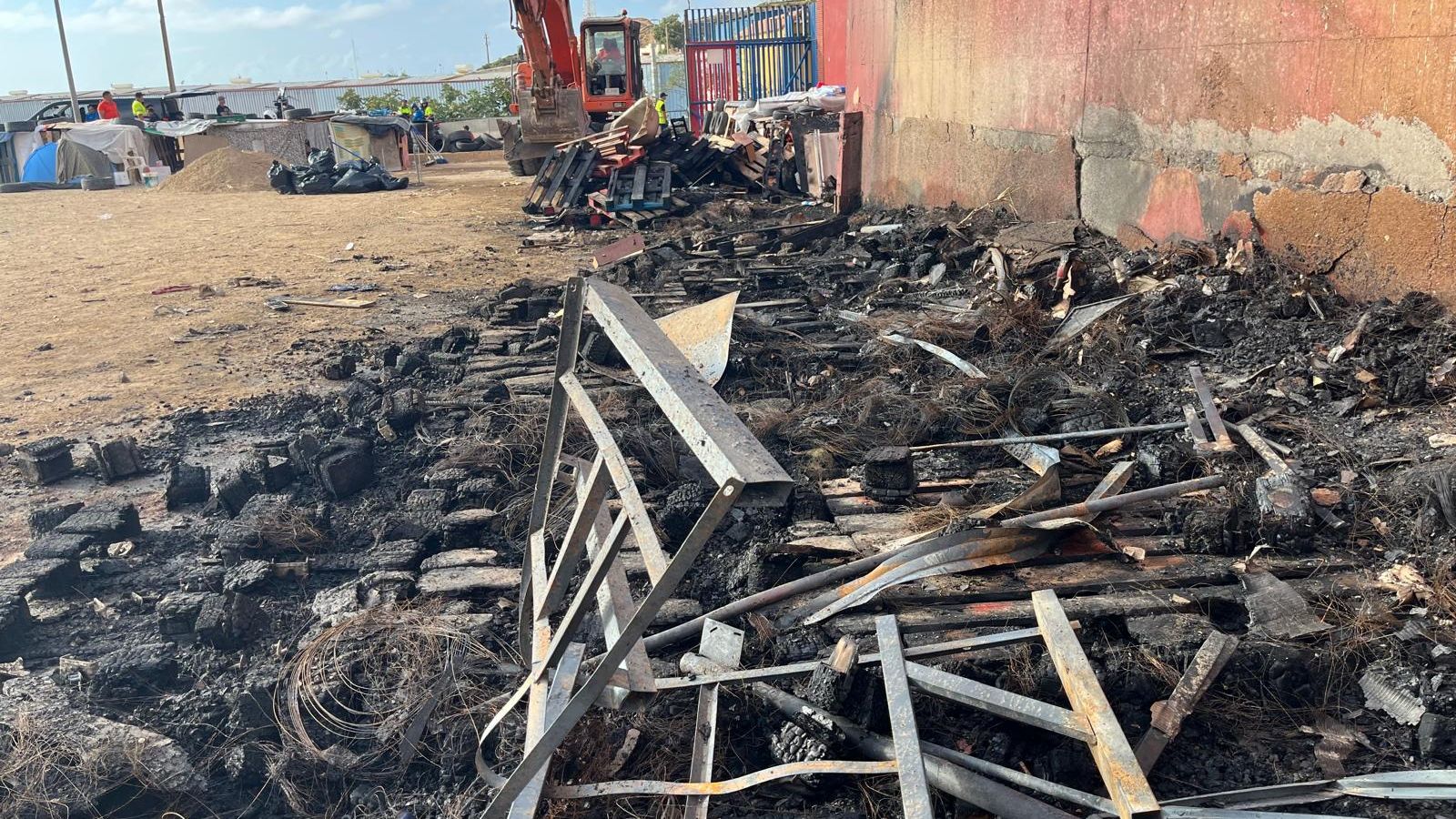 Así quedó el asentamiento junto a las naves del Tarajal tras el incendio