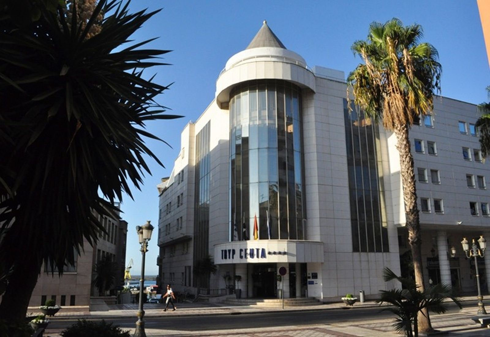 Fachada del Hotel Puerta de África en Ceuta. / FOTO EL PUEBLO
