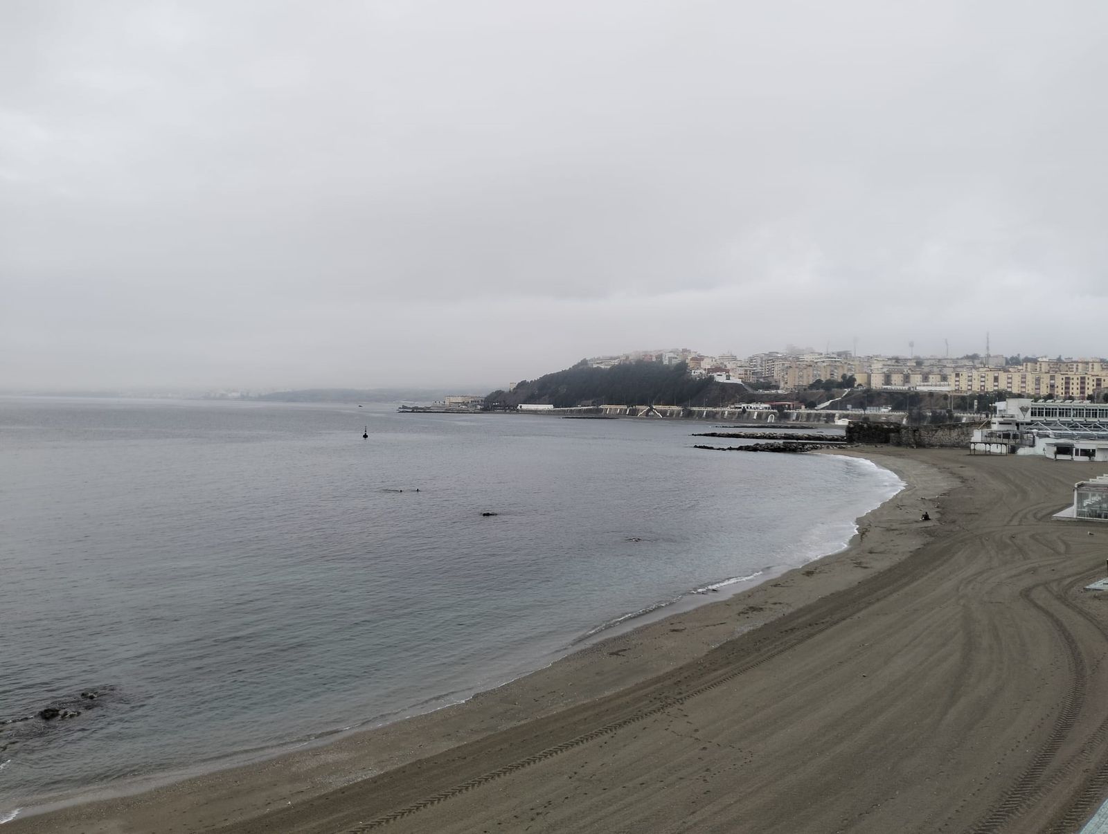 Imagen de la playa de La Ribera tomada esta mañana