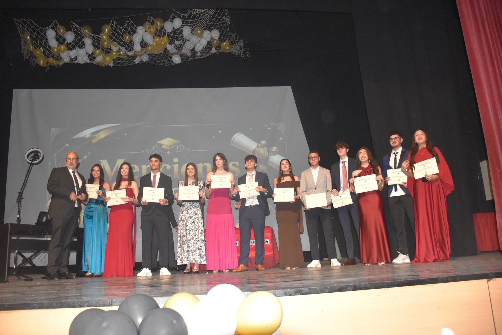 La promoción de Bachillerato del Siete Colinas “no quiere acabar el curso”, pero ya se ha graduado