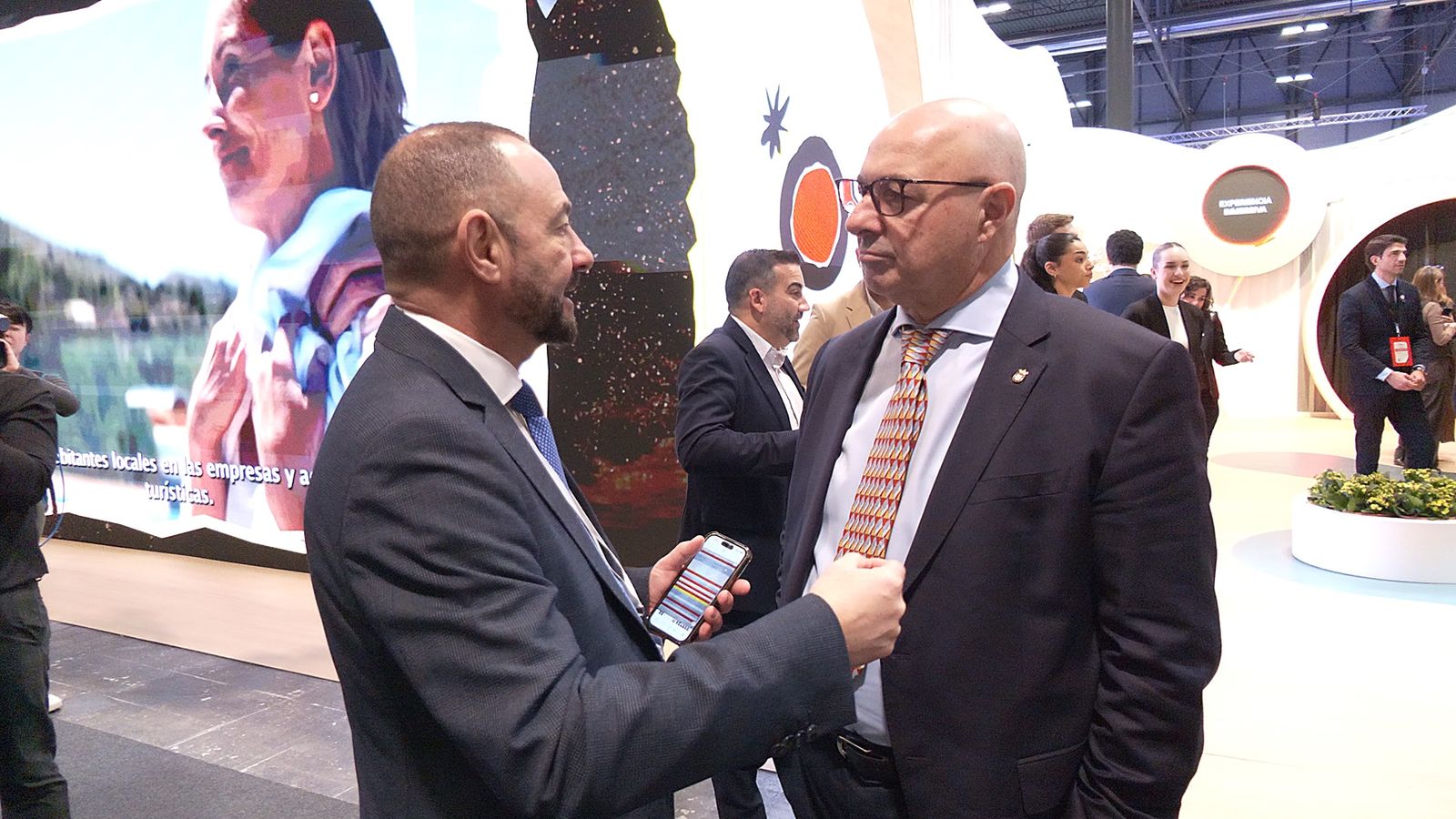 El consejero Nicola Cecchi, a la derecha, en FITUR