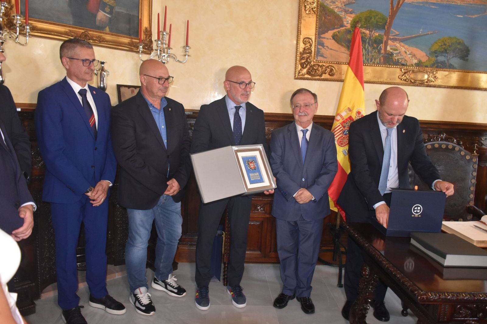Ceuta, la primera ciudad que acoge la gira del trofeo de la Copa del Mundo