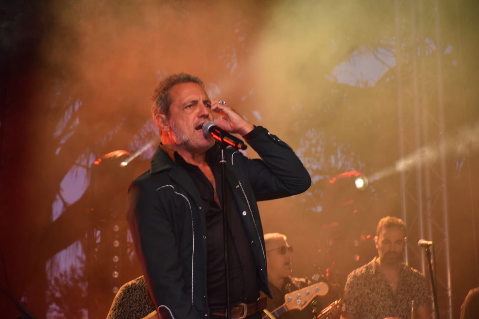 M-Clan convierte Ceuta en un enorme escenario de rock con una noche para el recuerdo
