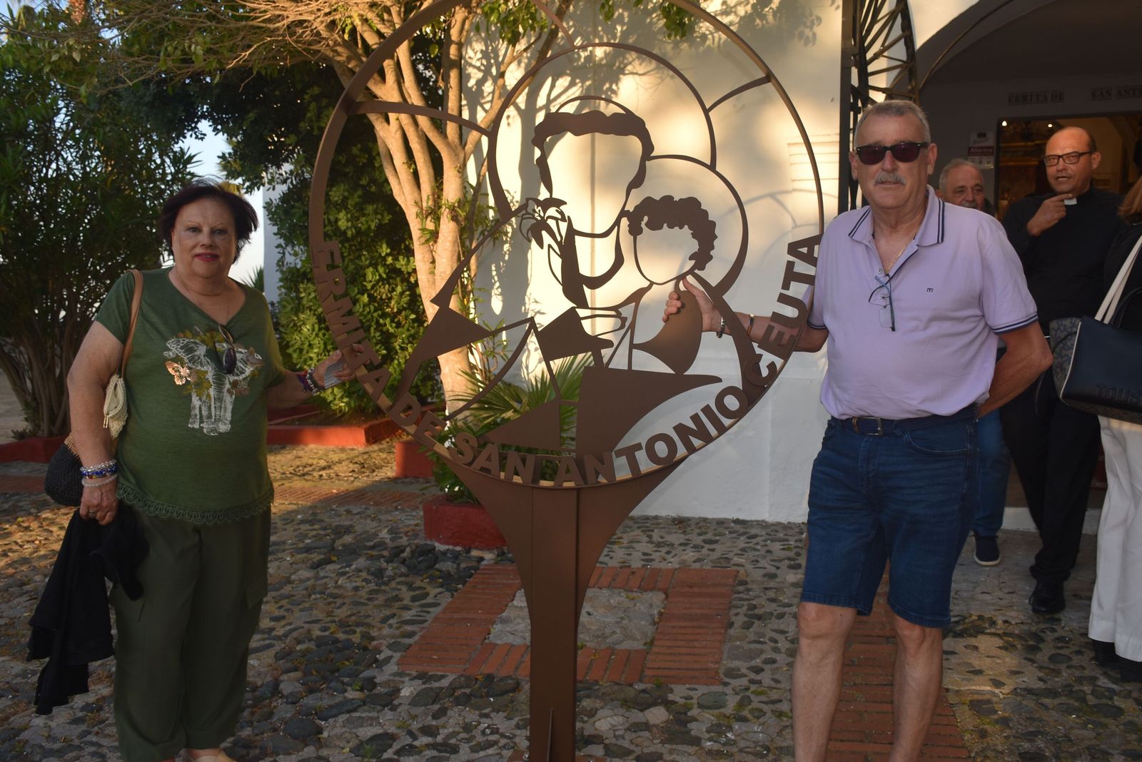 San Antonio enciende la cuenta atrás de su festividad con el inicio del triduo y el alumbrado extraordinario