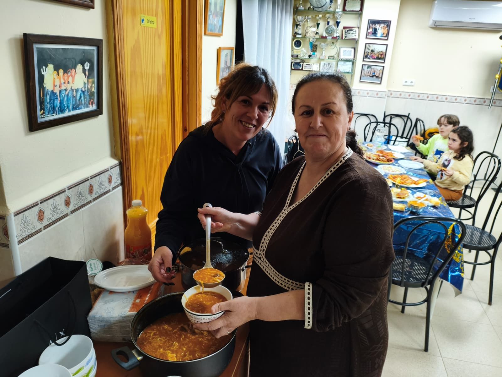 Miramar Alto celebra su primer iftar vecinal en comunidad