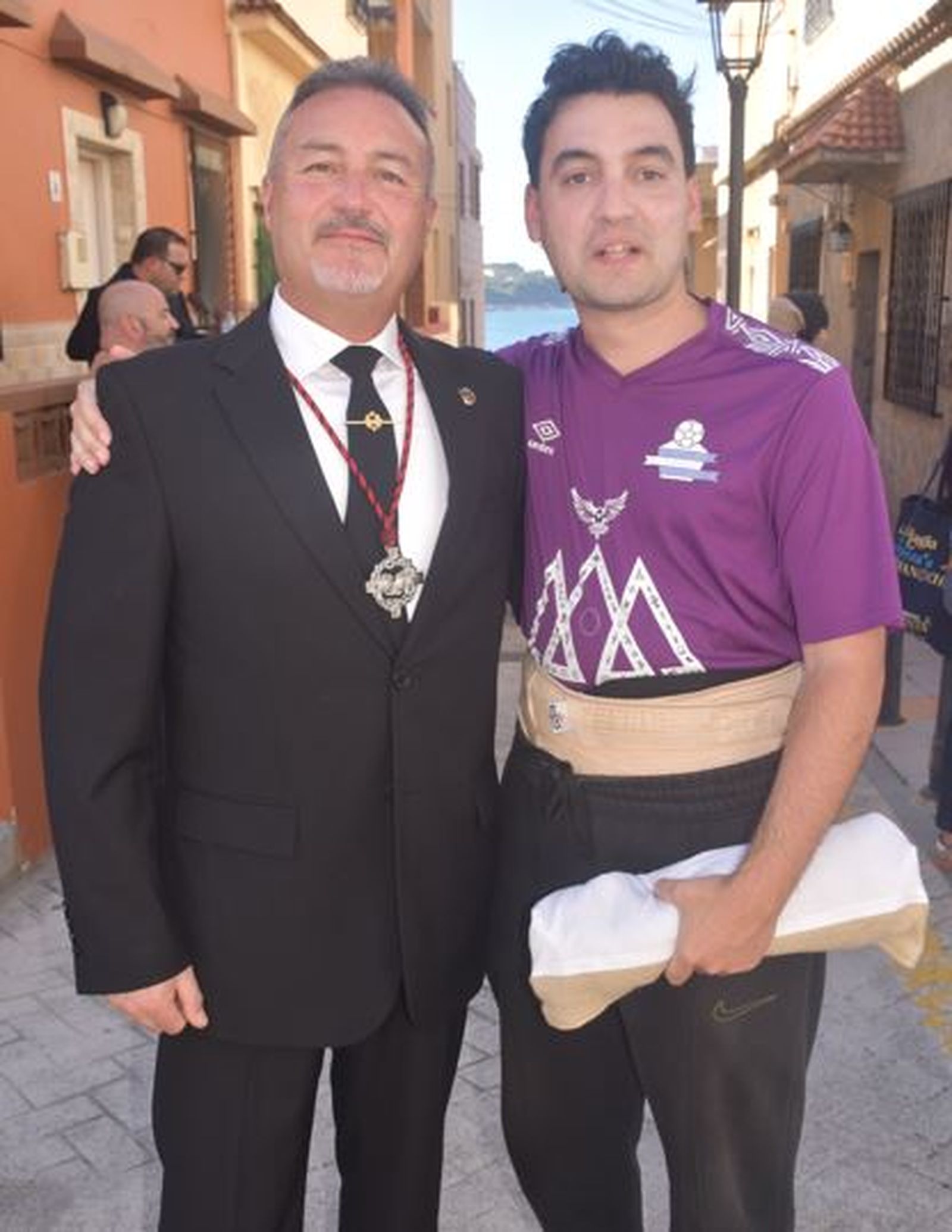 La Amargura: andares de barrio para un Miércoles Santo soleado