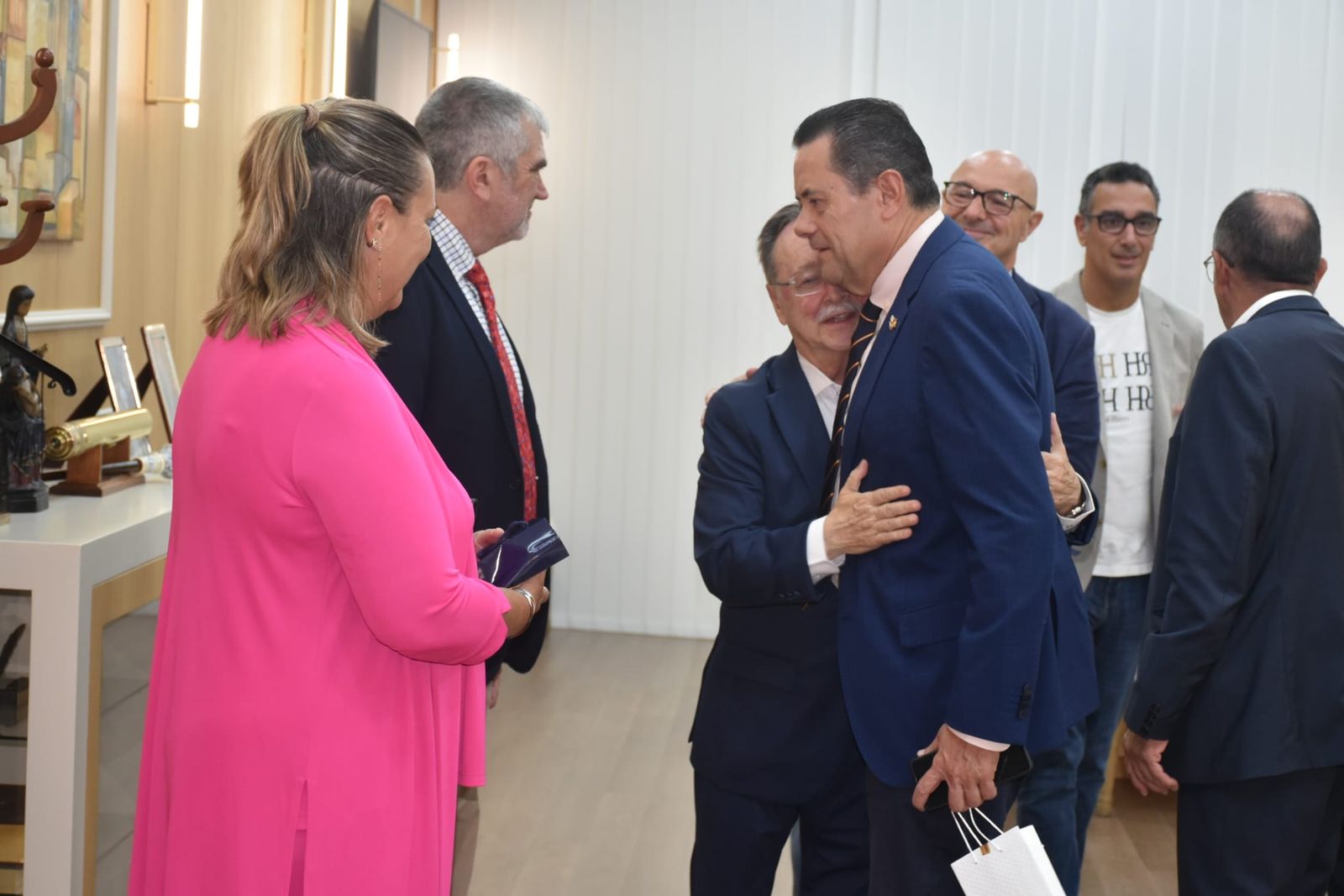 El presidente Juan Vivas recibe en el palacio autonómico a Roncero
