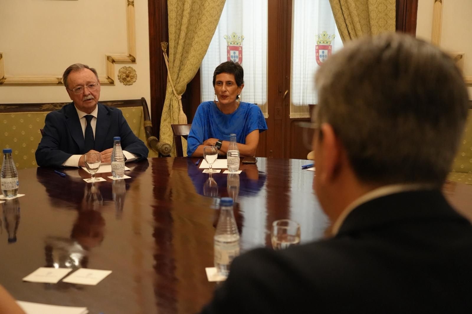 Encuentro entre Juan Vivas y Mikel Arana en Ceuta previo a Bet on Ceuta, sobre regulación del juego online y su papel en la diversificación económica