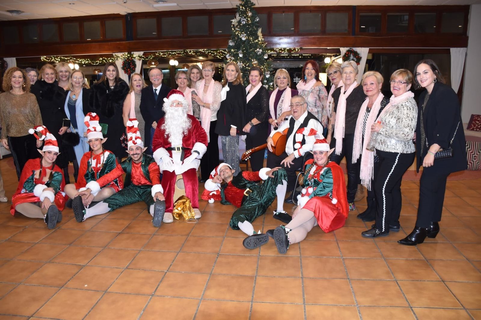 Luces, villancicos y sonrisas para nuestros mayores