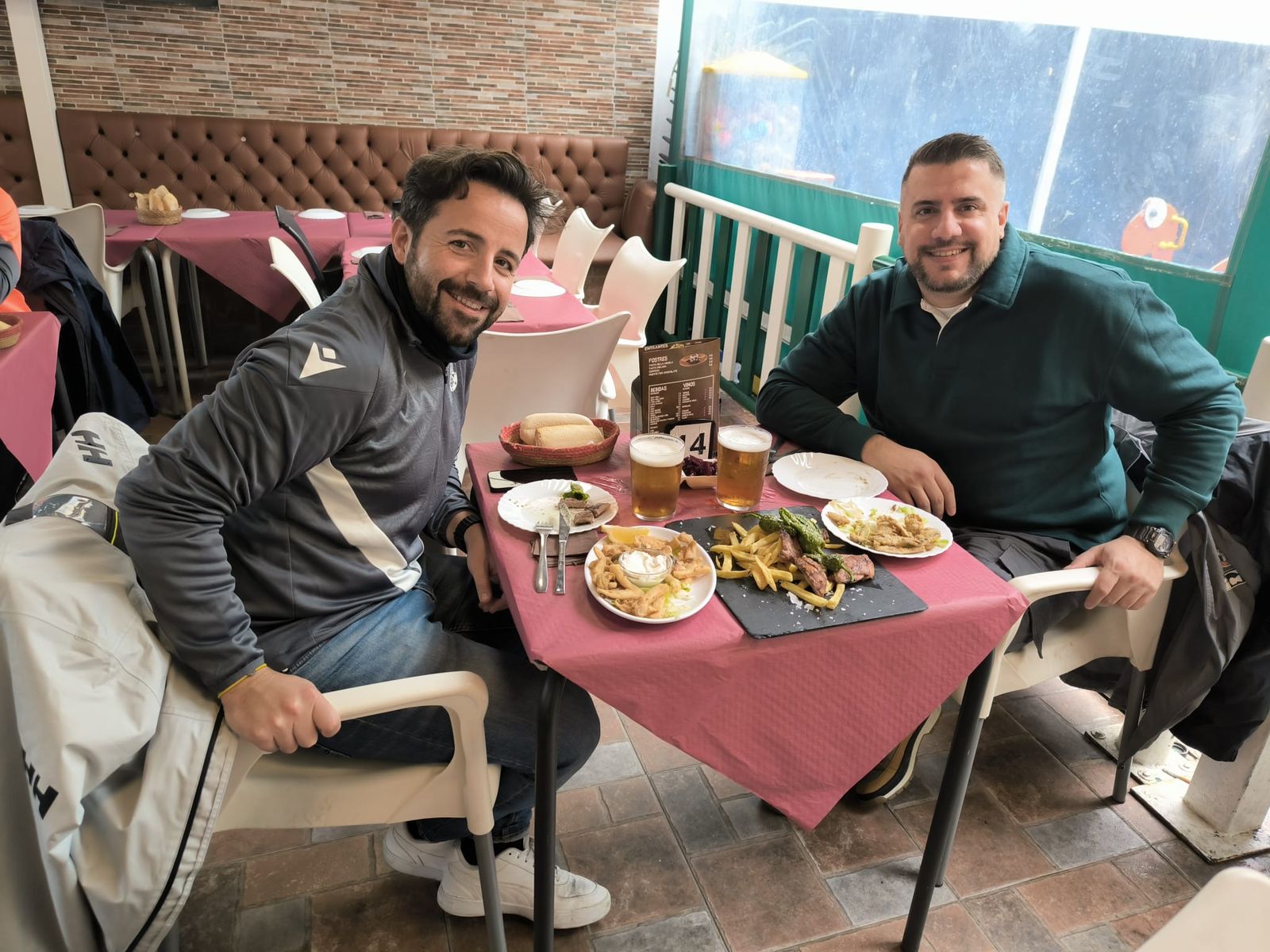 La afición ceutí ya disfruta del ambiente antes del partido a los alrededores del Alfonso Murube