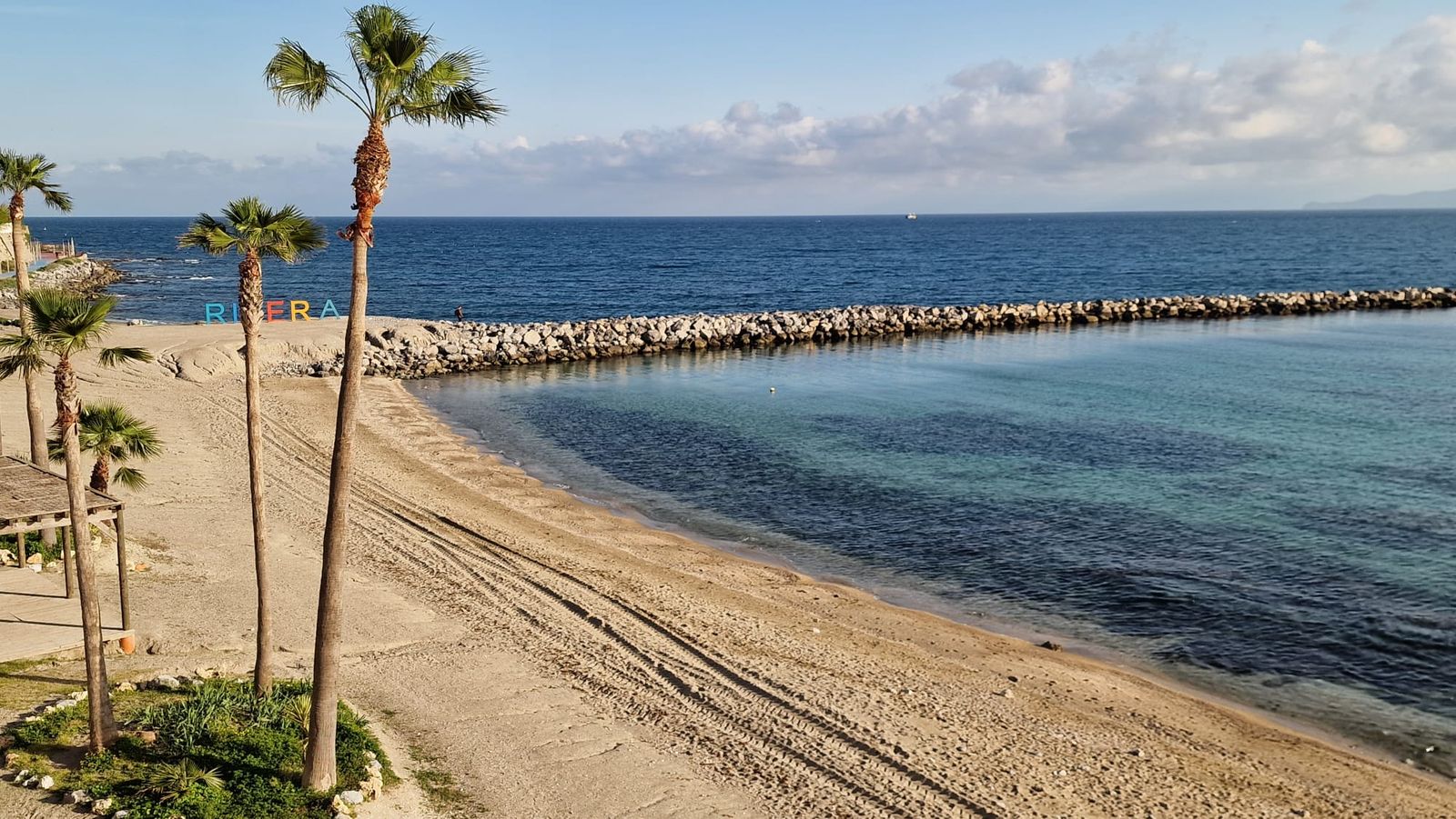 La playa de la Ribera en la tarde de este jueves