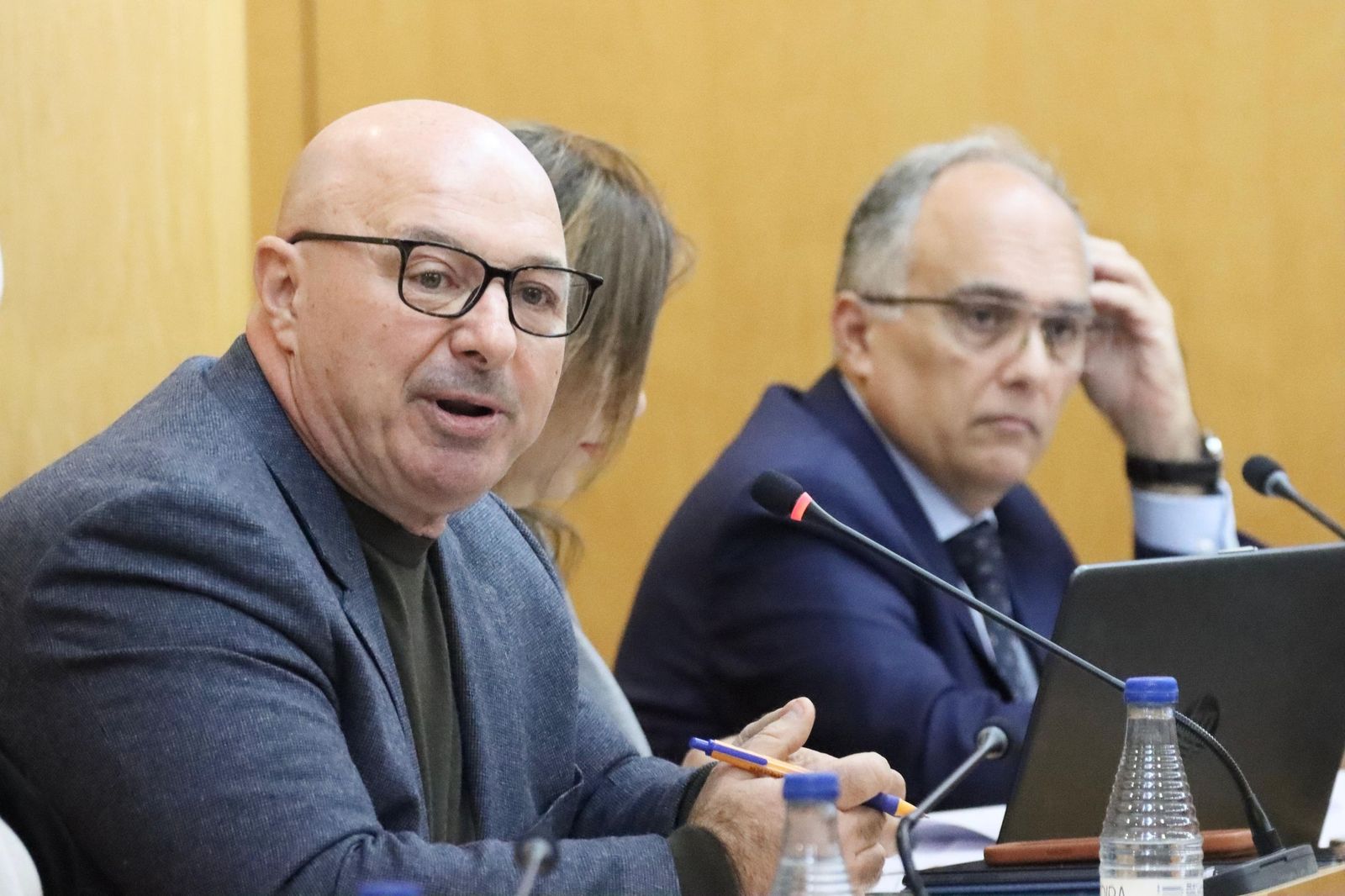 Nicola Cecchi, consejero de Comercio, Turismo, Empleo y Deporte, en la sesión plenaria de este martes