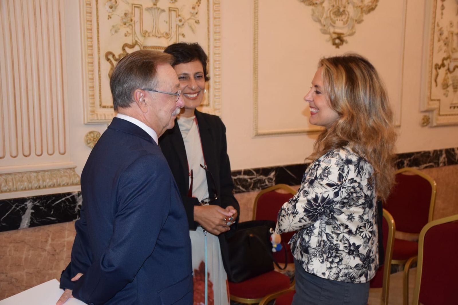 El presidente Vivas, este miércoles con las consejeras Chandiramani y Orozco