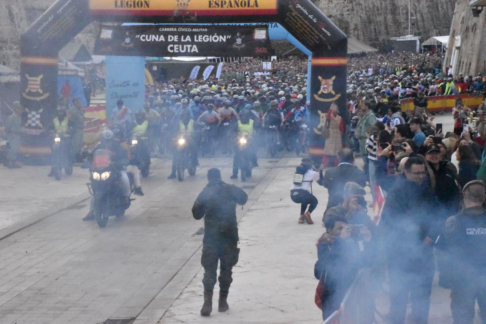 FOTOGALERÍA | Miles de corredores toman la salida en la X Cuna de la Legión: mira las imágenes