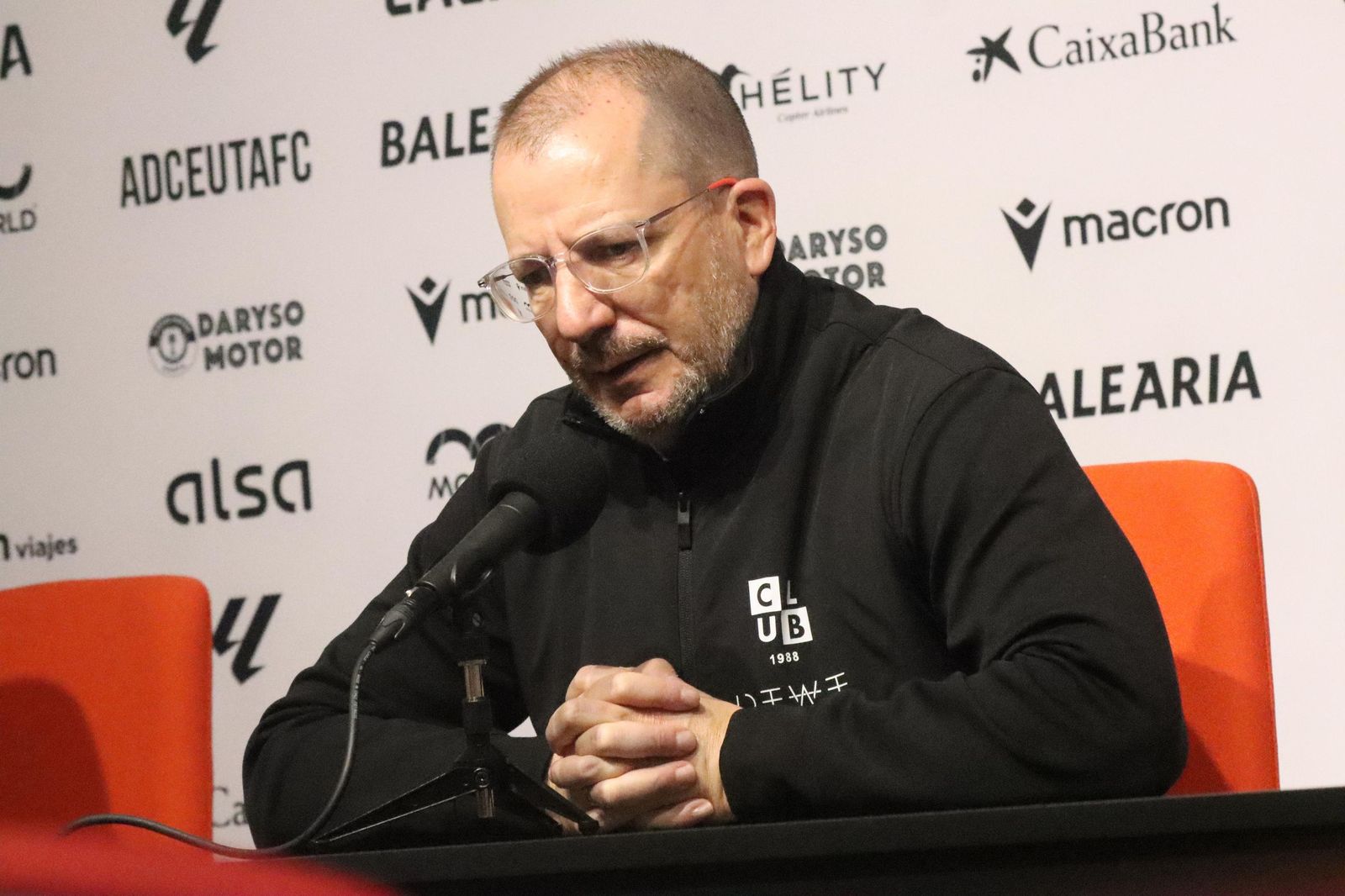 José Juan Romero durante la rueda de prensa,