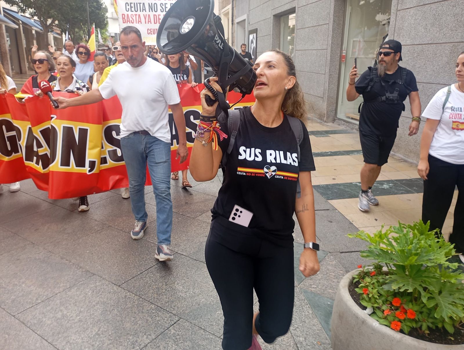 Ceuta vuelve a echarse a las calles para recordar que "Un caballa nunca se rinde"