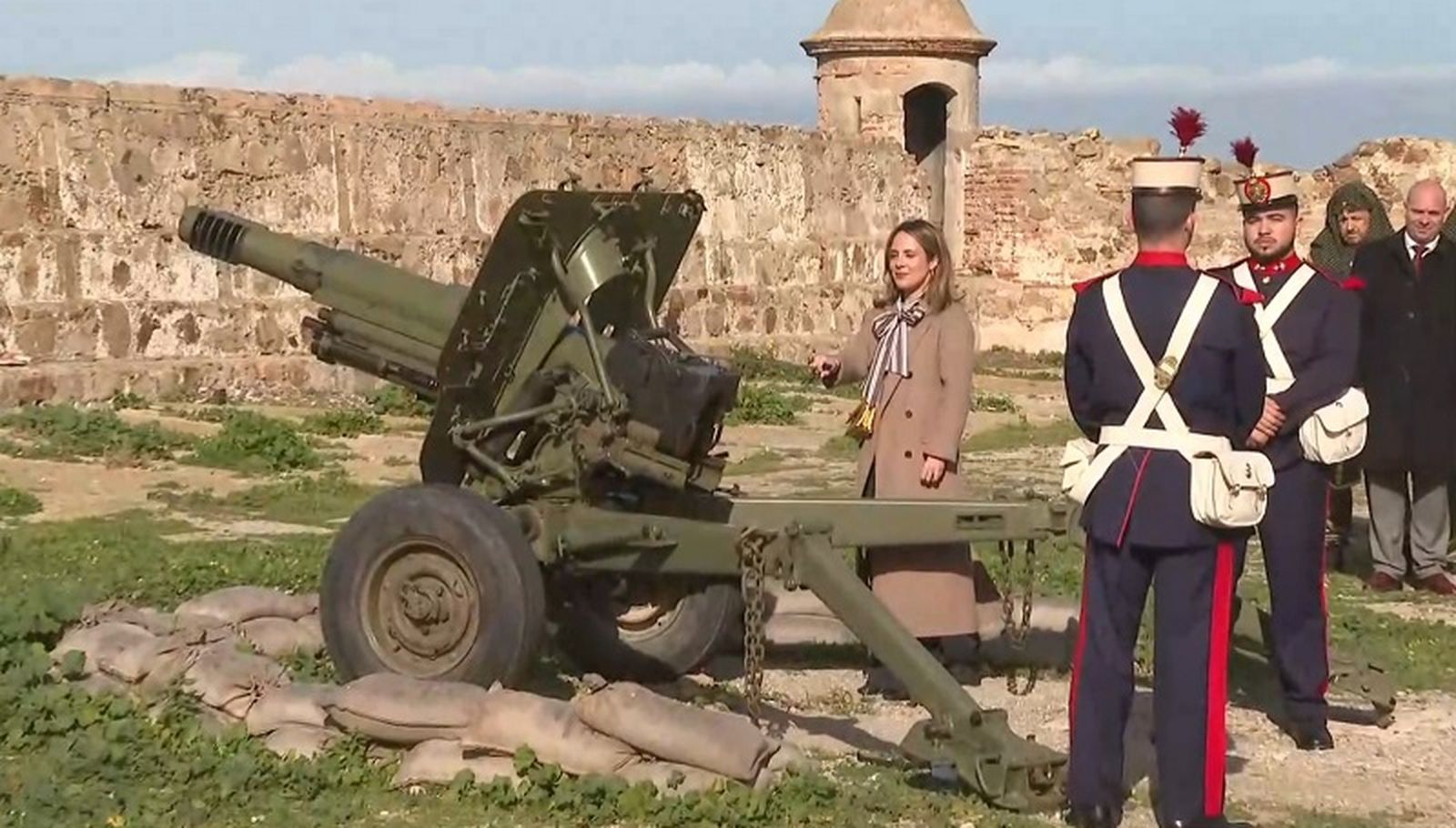 La consejera Pilar Orozco antes de dar el cañonazo. / FOTO RTVCE
