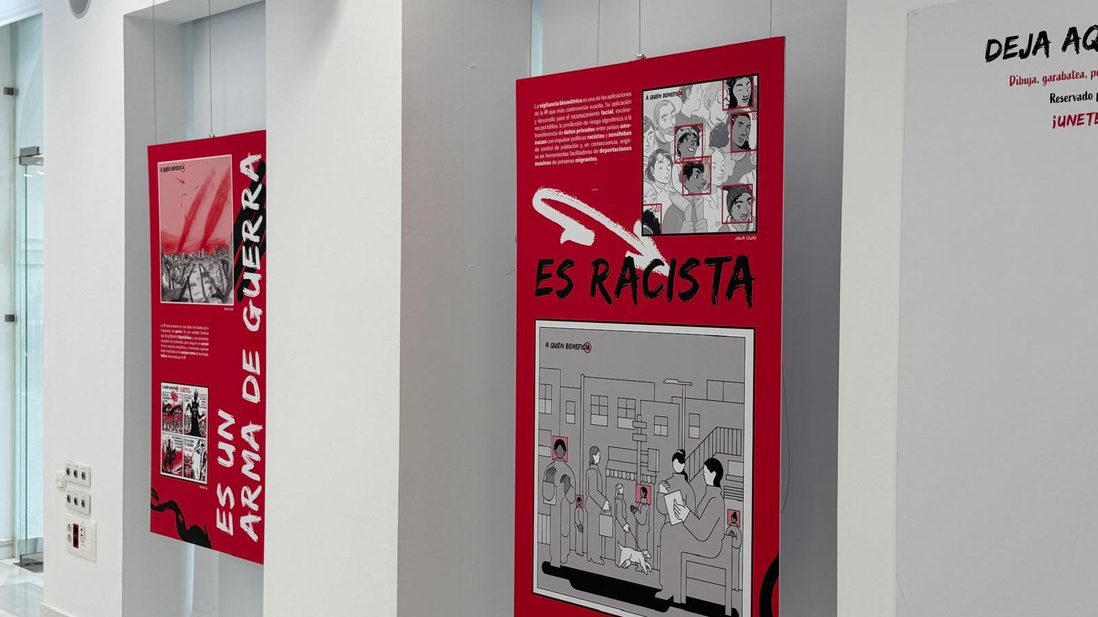 Algunos de los carteles expuestos