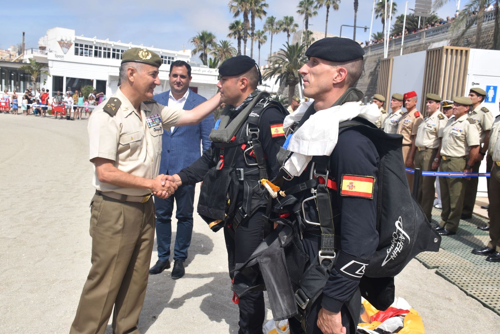 FOTOGALERÍA | Ceuta mira al cielo para celebrar a sus Fuerzas Armadas