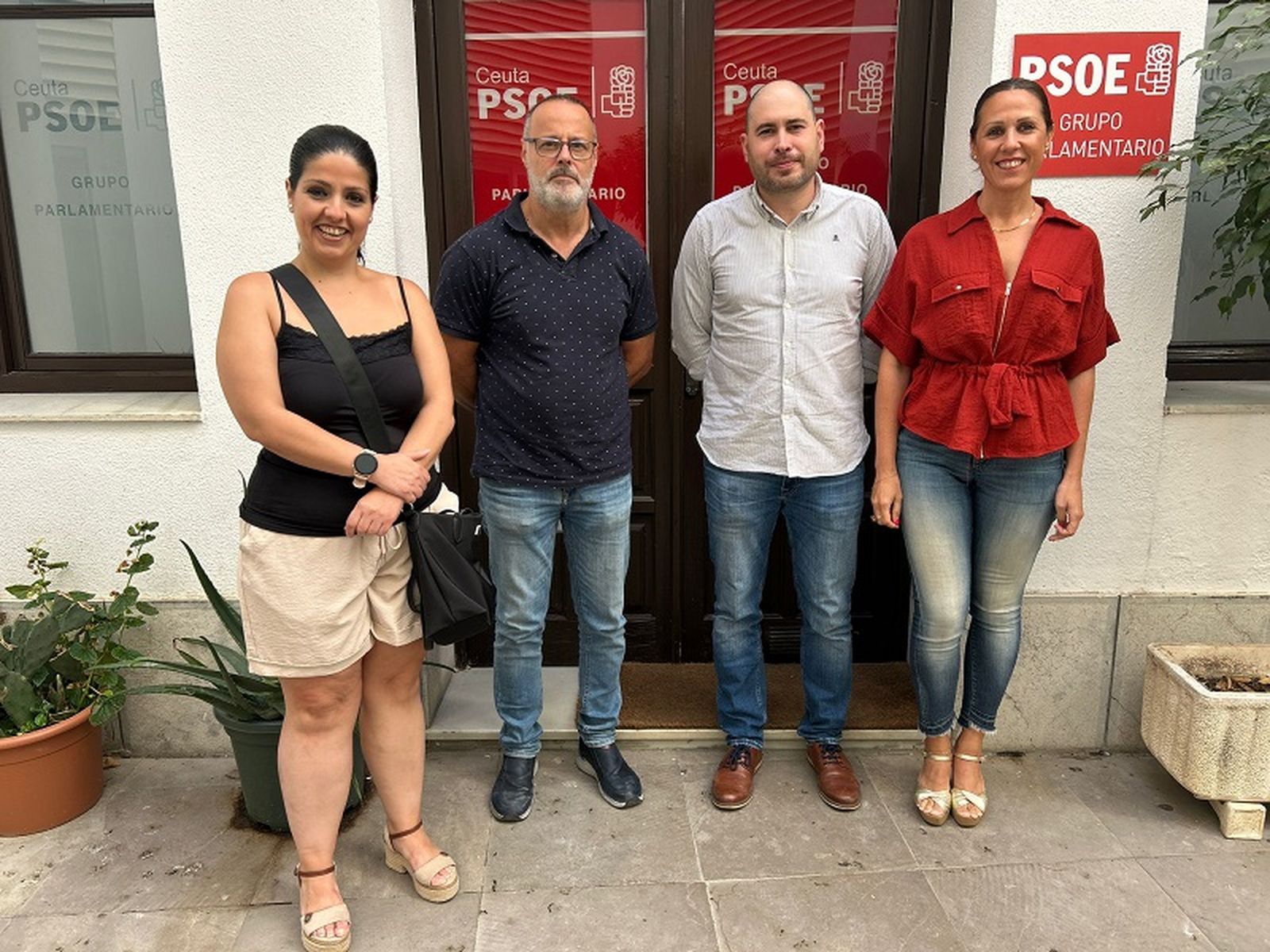 Asistentes del PSOE y CCOO a la reunión. / FOTO CEDIDA