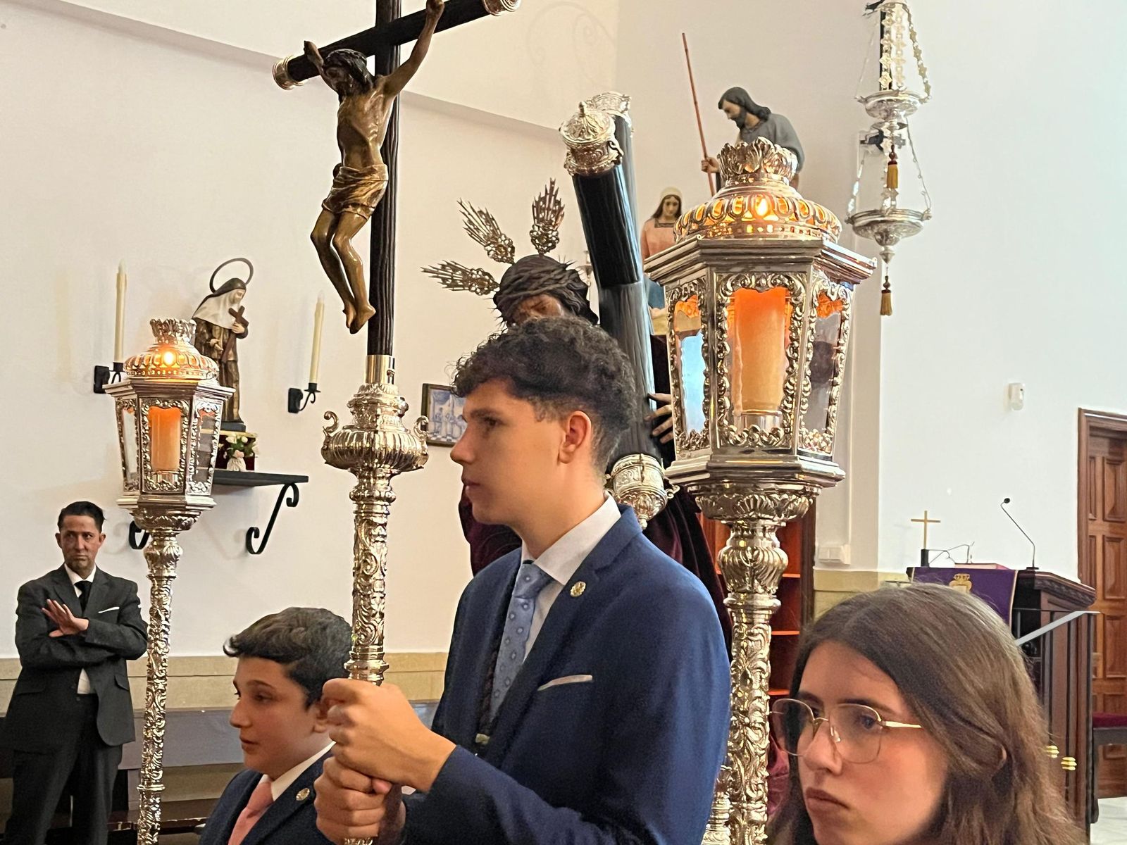 La lluvia no impide el traslado de la Amargura y el Caído a su Casa