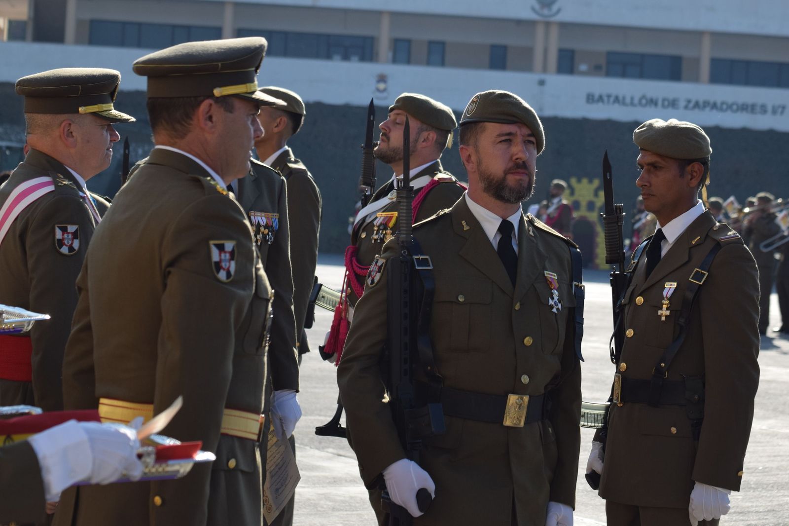 El Regimiento de Ingenieros 7 honra a San Fernando en una solemne parada militar en El Jaral