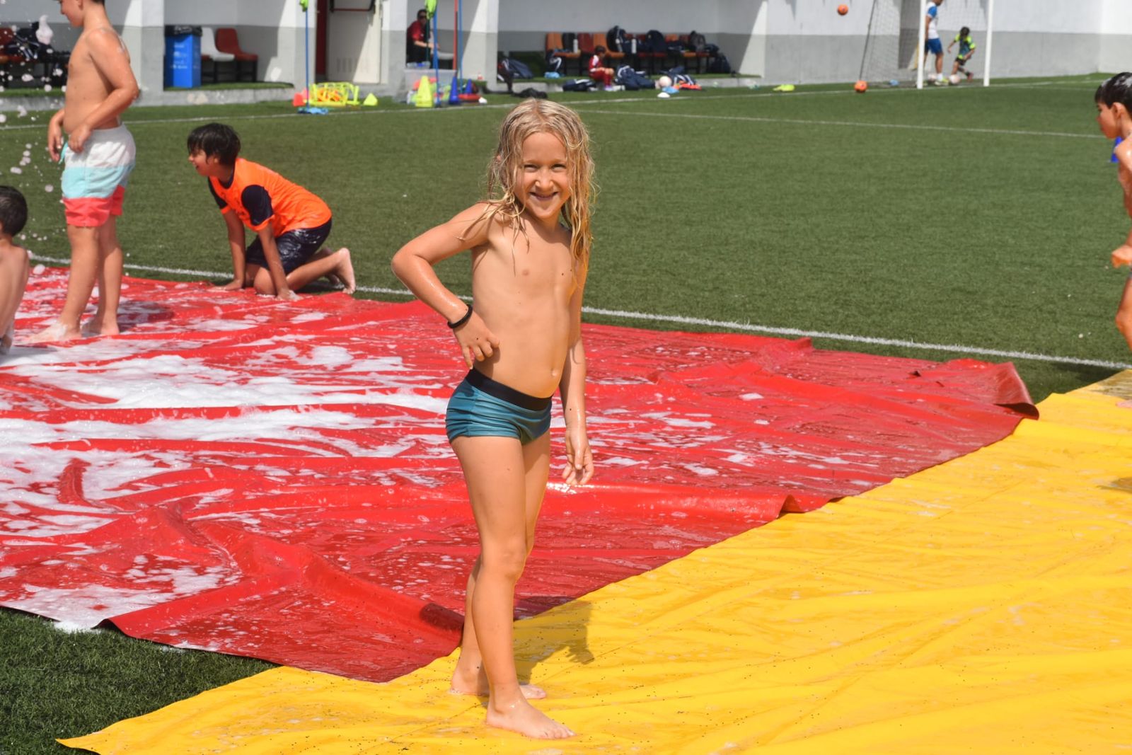 Fiesta de deporte, espuma y convivencia en el Campus de Verano ‘Emilio Cózar’