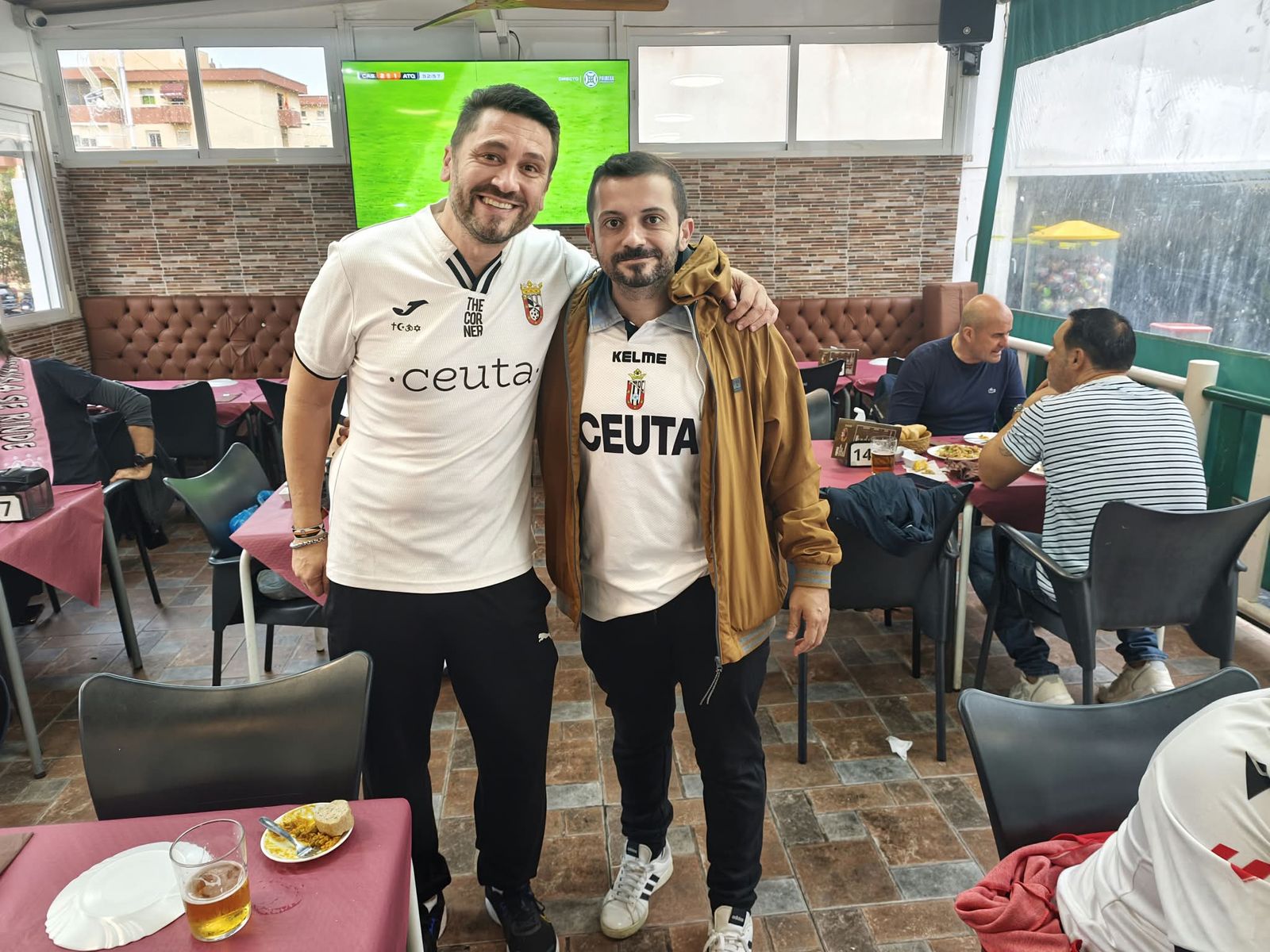 Así vivió la afición caballa la previa junto a los seguidores del Oviedo