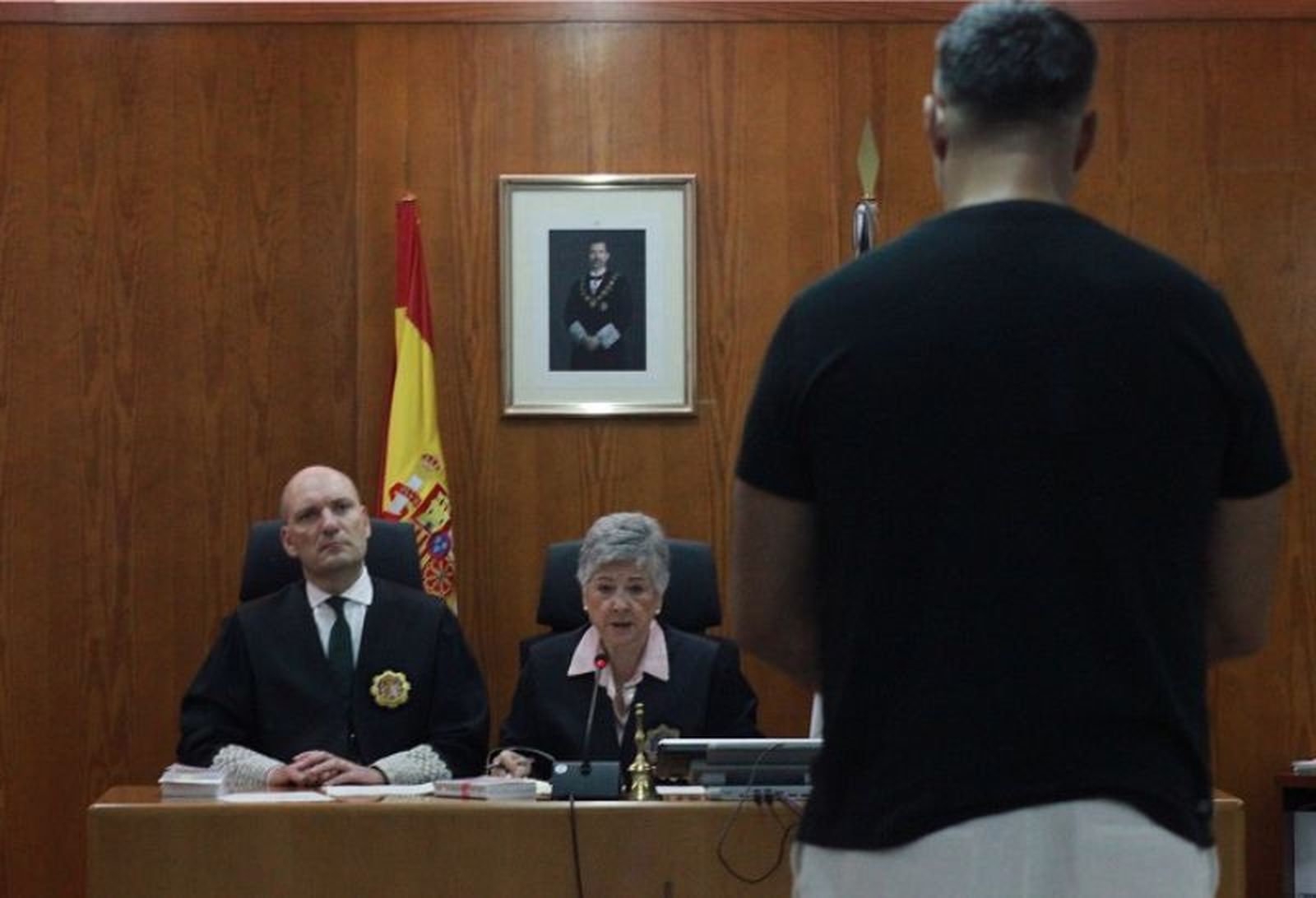 El condenado declara ante el tribunal. / FOTO S.C