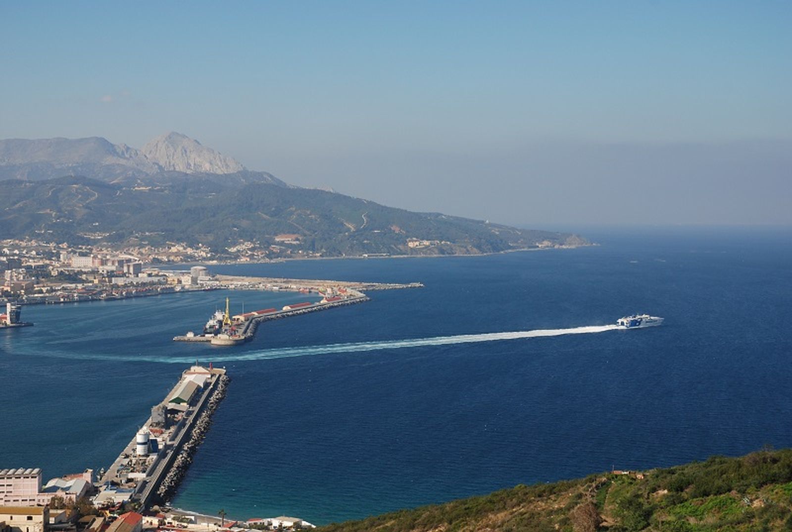Vista del puerto de Ceuta